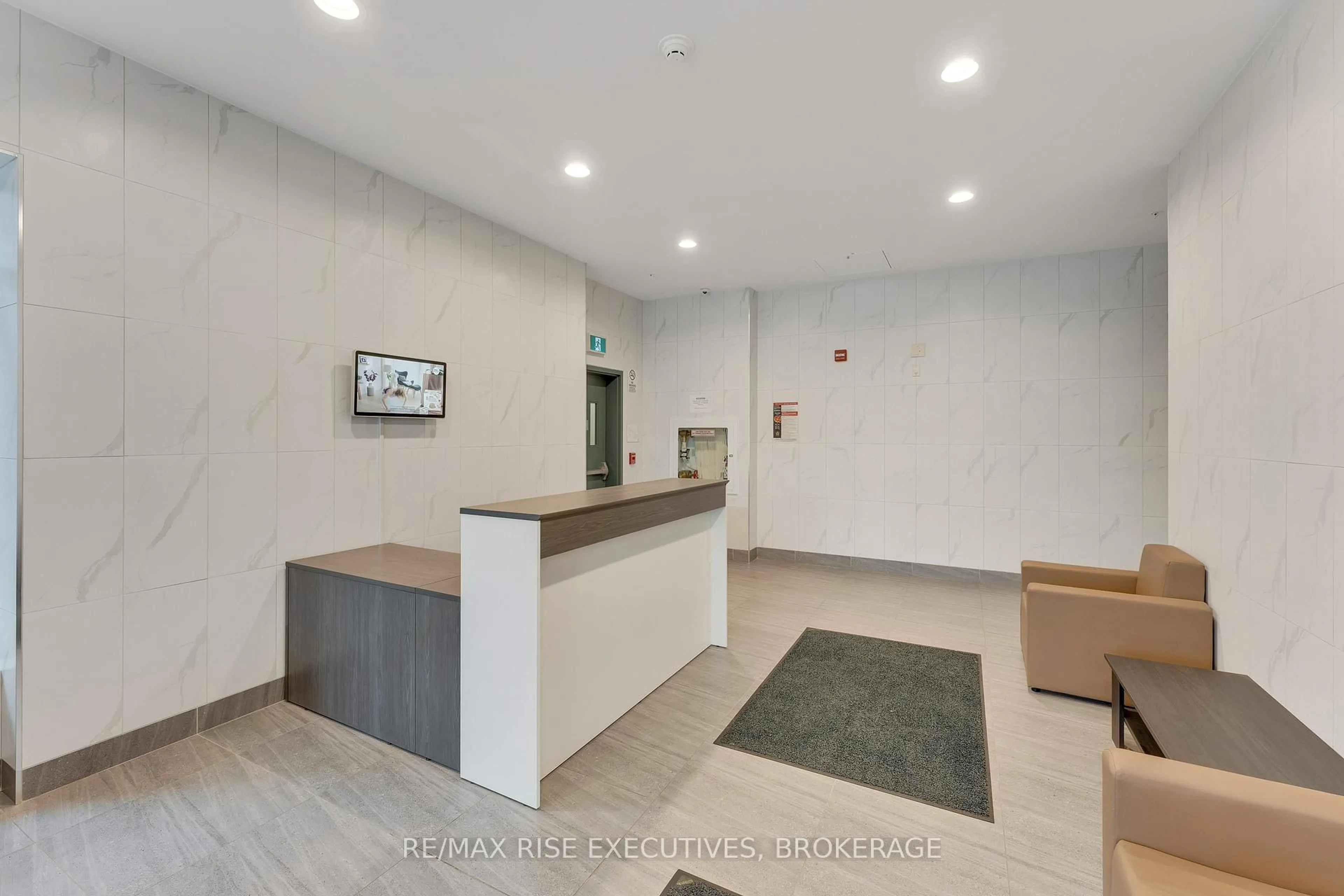 Indoor foyer for 652 Princess St #104, Kingston Ontario K7L 3Z9