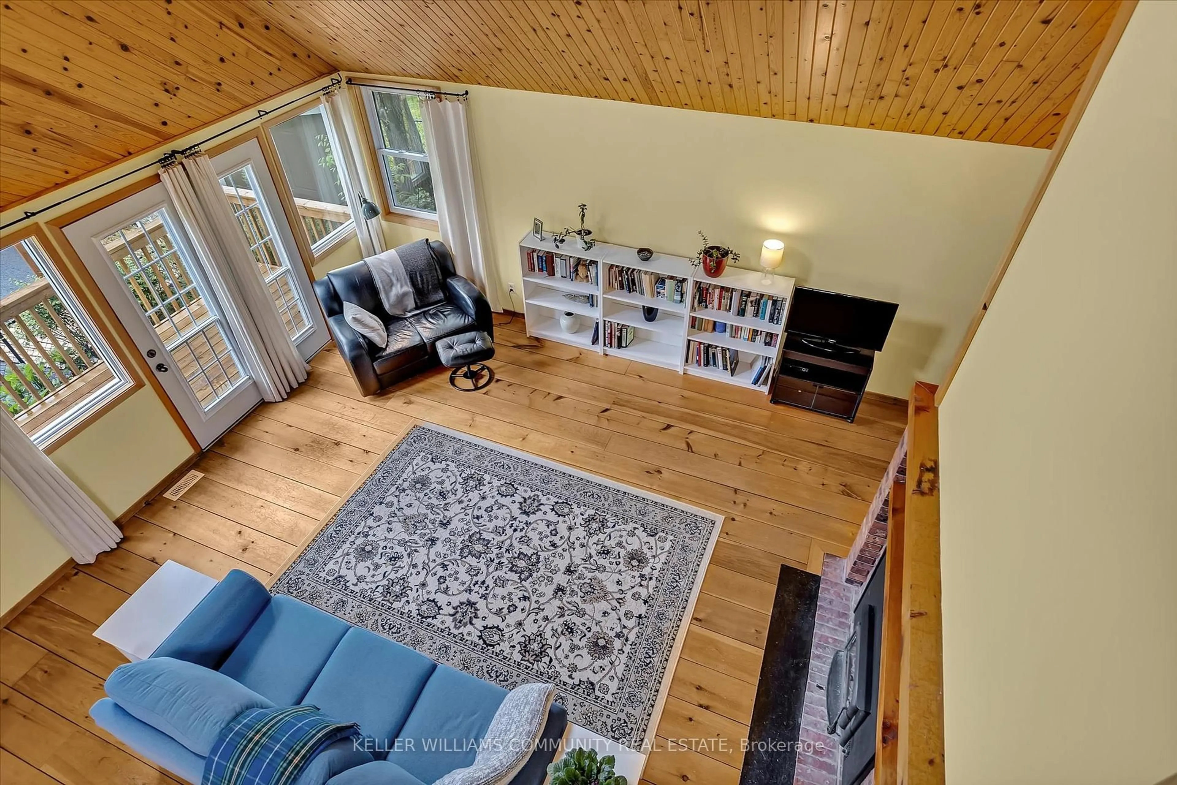 Living room with furniture, wood/laminate floor for 18 Thomas St, Limoges Ontario K0K 2M0