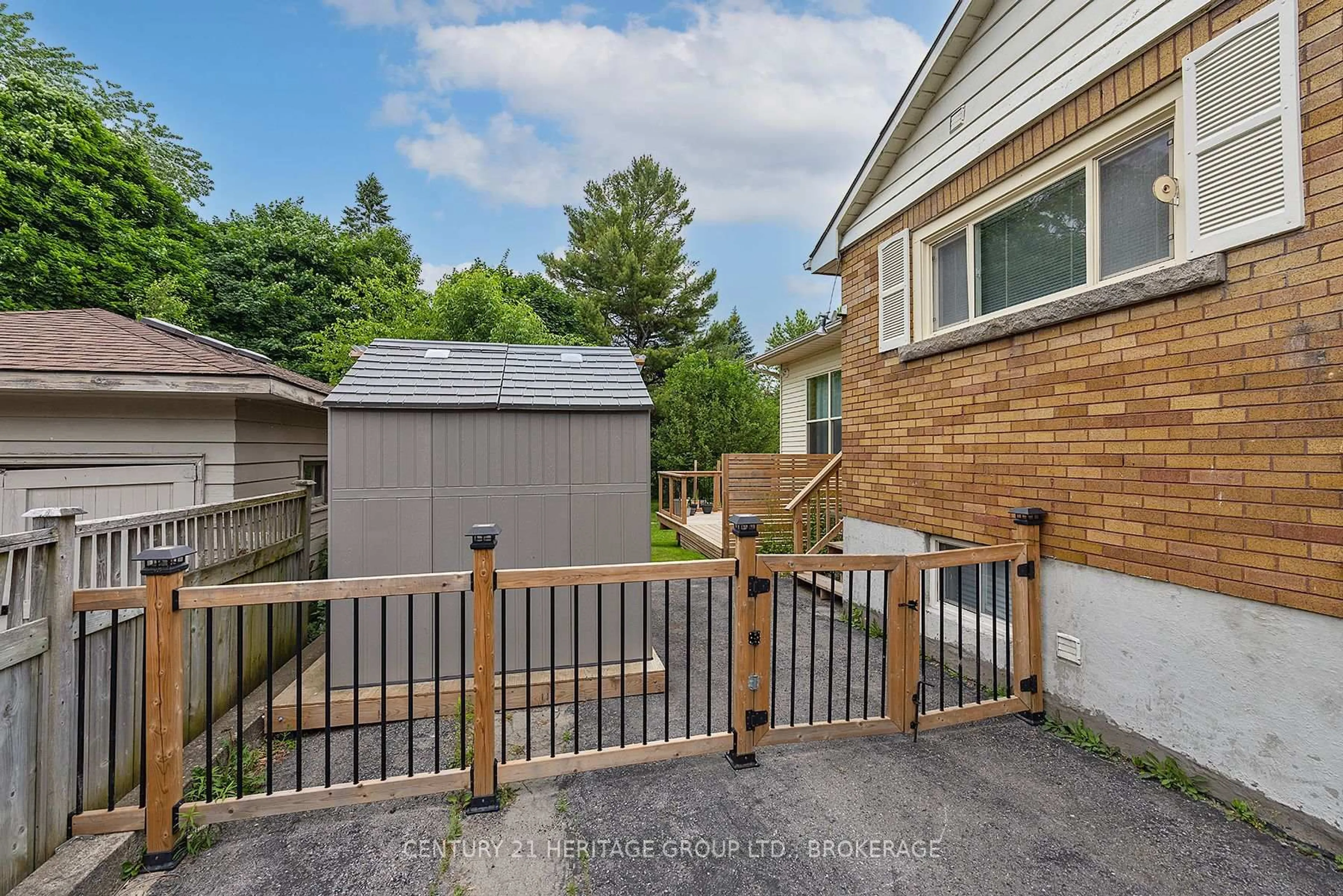 Unknown for 11 Windsor St, Kingston Ontario K7M 4K4