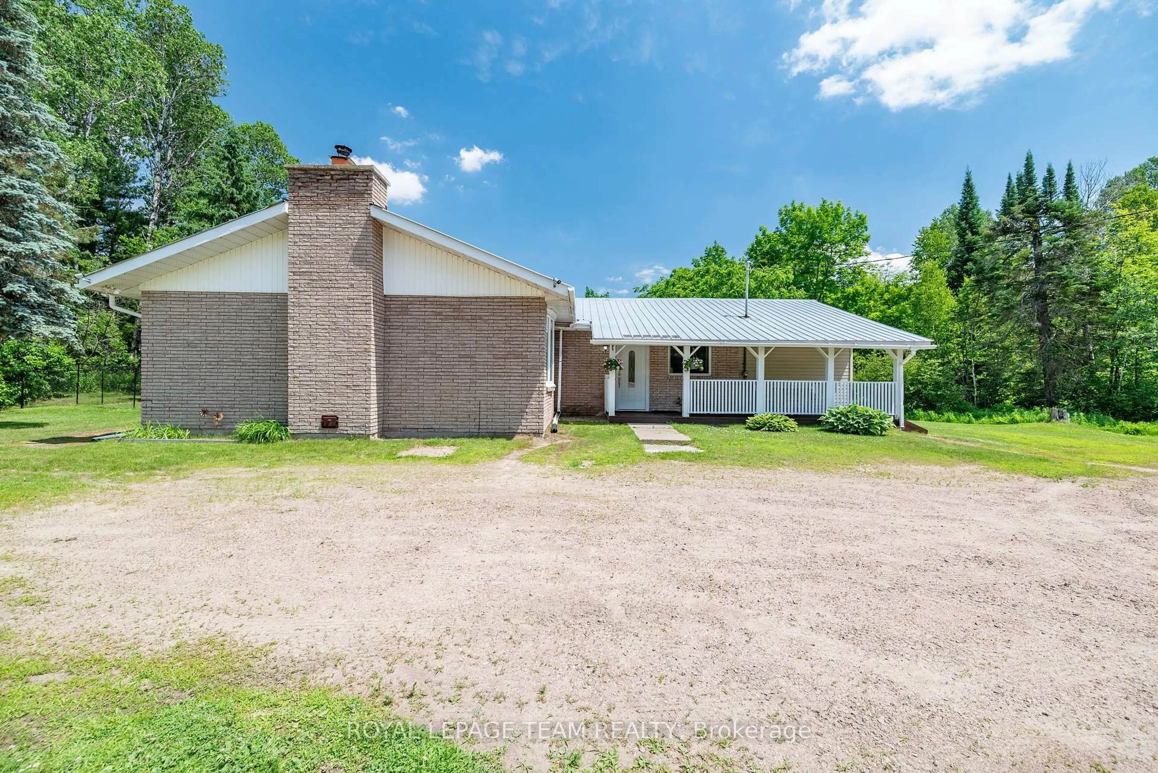 A pic from outside/outdoor area/front of a property/back of a property/a pic from drone, building for 31584 17 Highway, Chalk River Ontario K0J 1J0