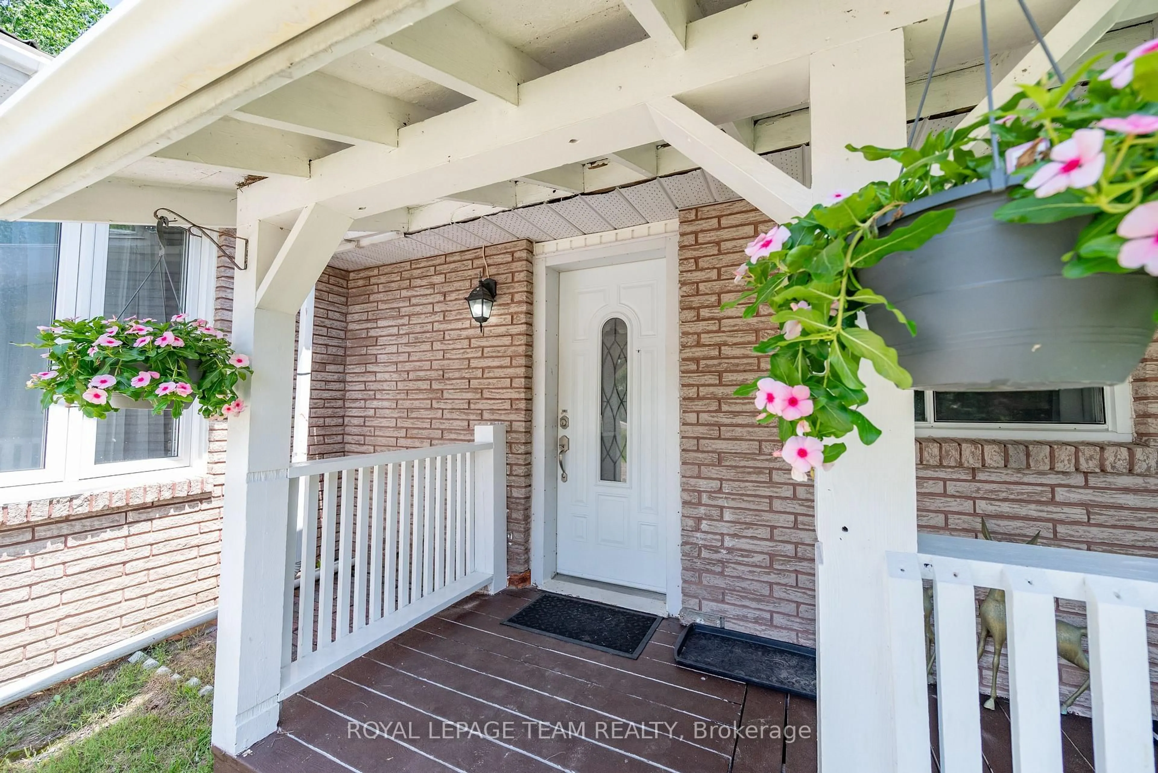 Indoor entryway for 31584 17 Highway, Chalk River Ontario K0J 1J0