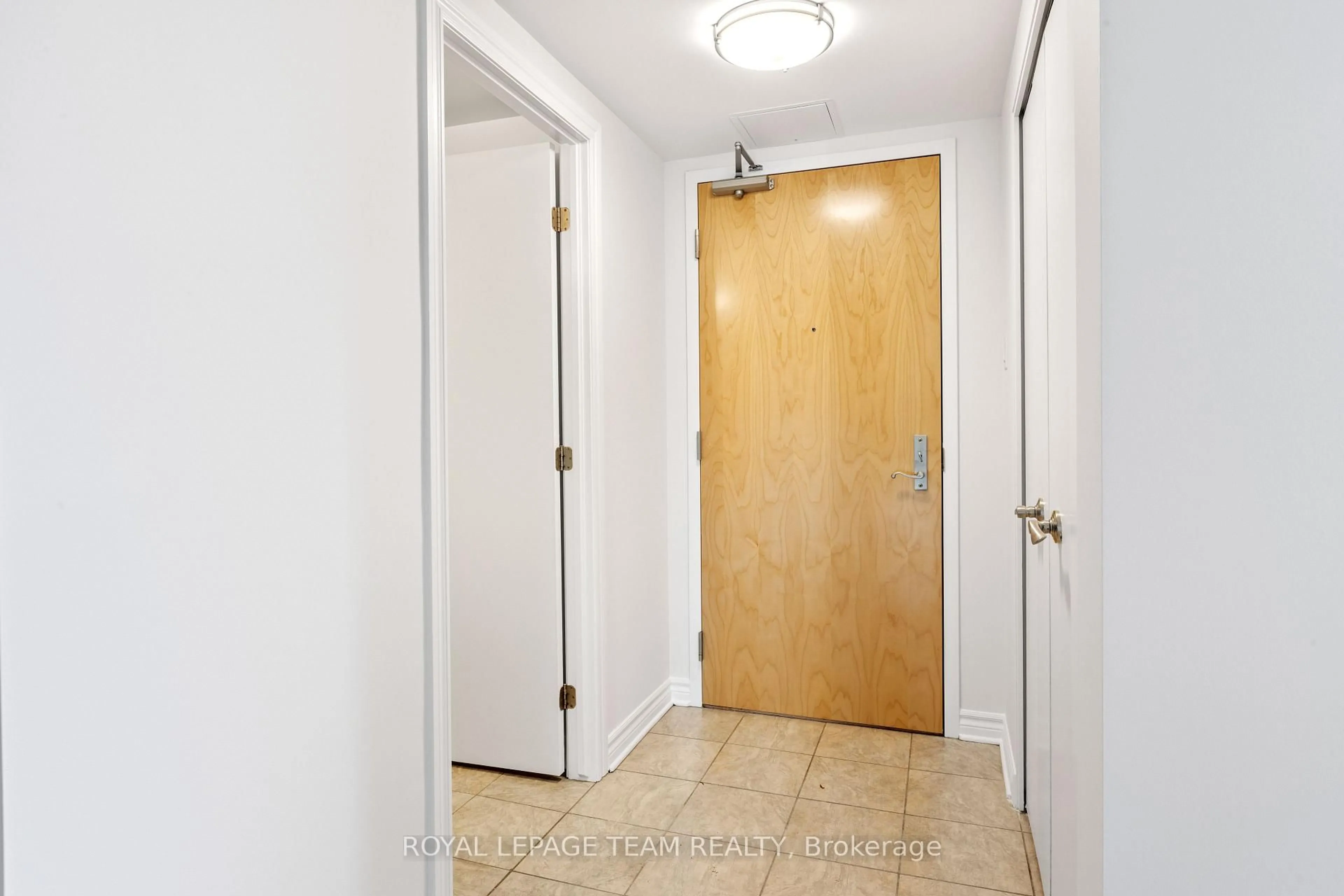Indoor entryway for 200 Lett St #316, Ottawa Ontario K1R 0A7