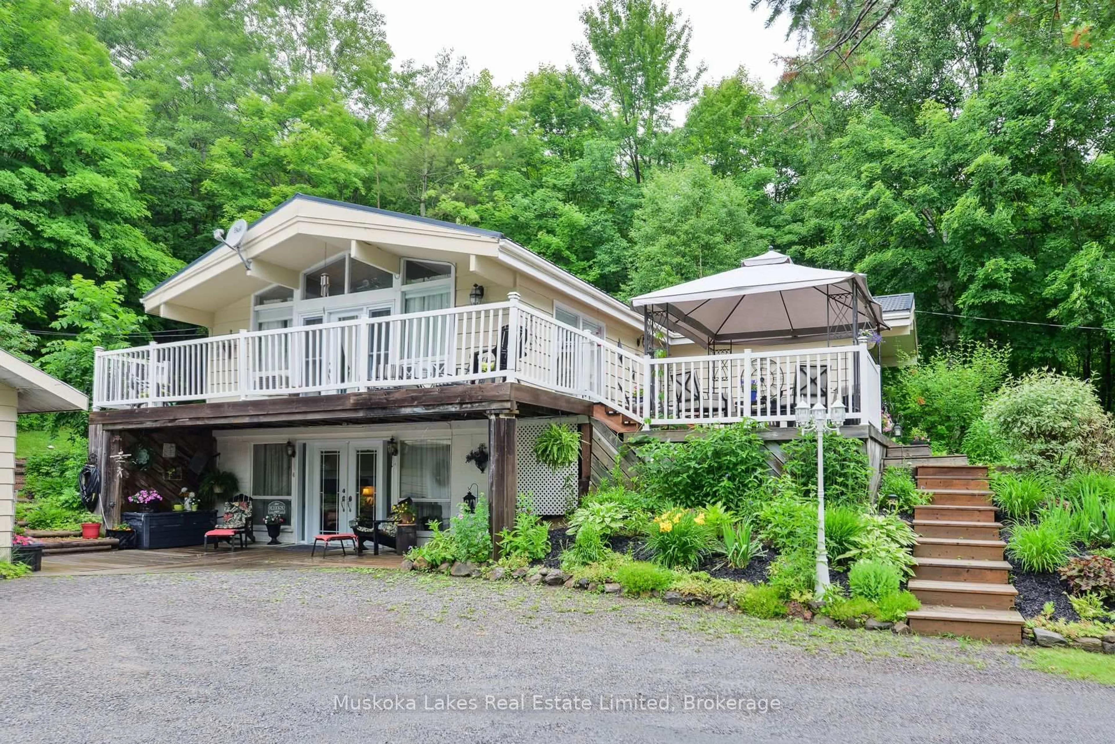 Patio, unknown for 1027 Cowan Park Rd, Muskoka Lakes Ontario P0B 1M0
