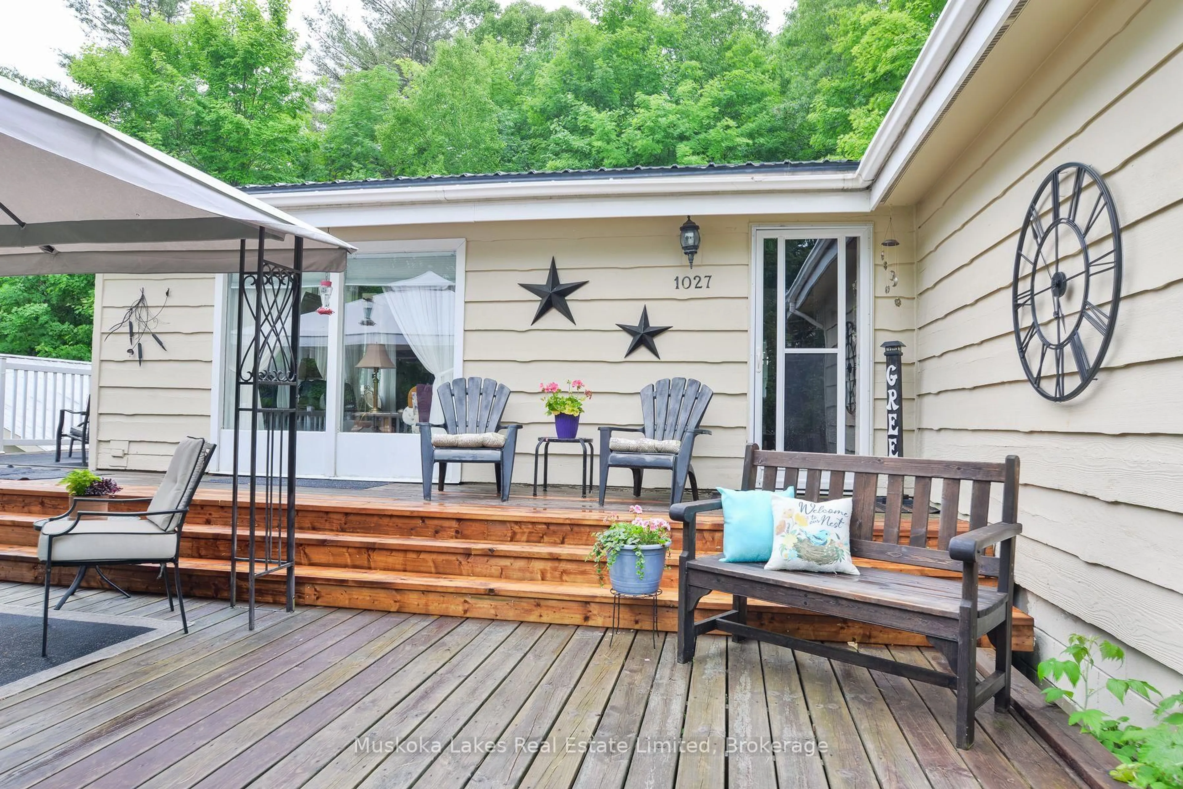 Patio, street for 1027 Cowan Park Rd, Muskoka Lakes Ontario P0B 1M0