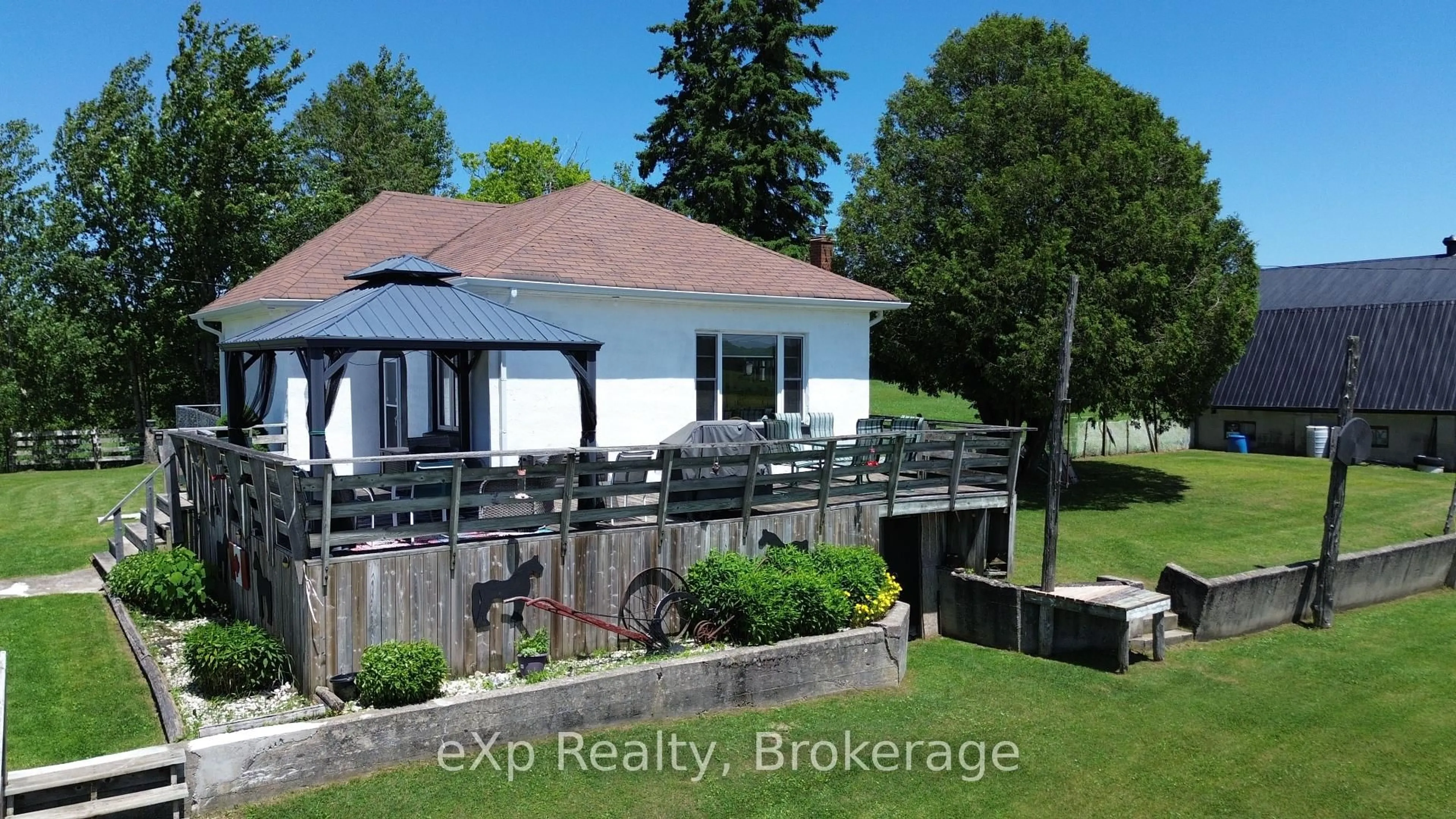 A pic from outside/outdoor area/front of a property/back of a property/a pic from drone, unknown for 125 Lake Dr, West Grey Ontario N0C 1H0