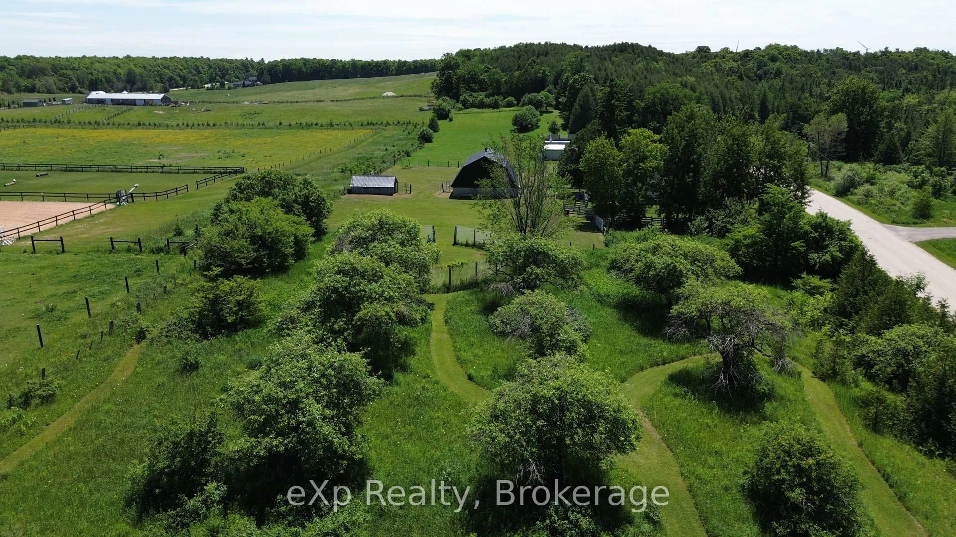 A pic from outside/outdoor area/front of a property/back of a property/a pic from drone, unknown for 125 Lake Dr, West Grey Ontario N0C 1H0