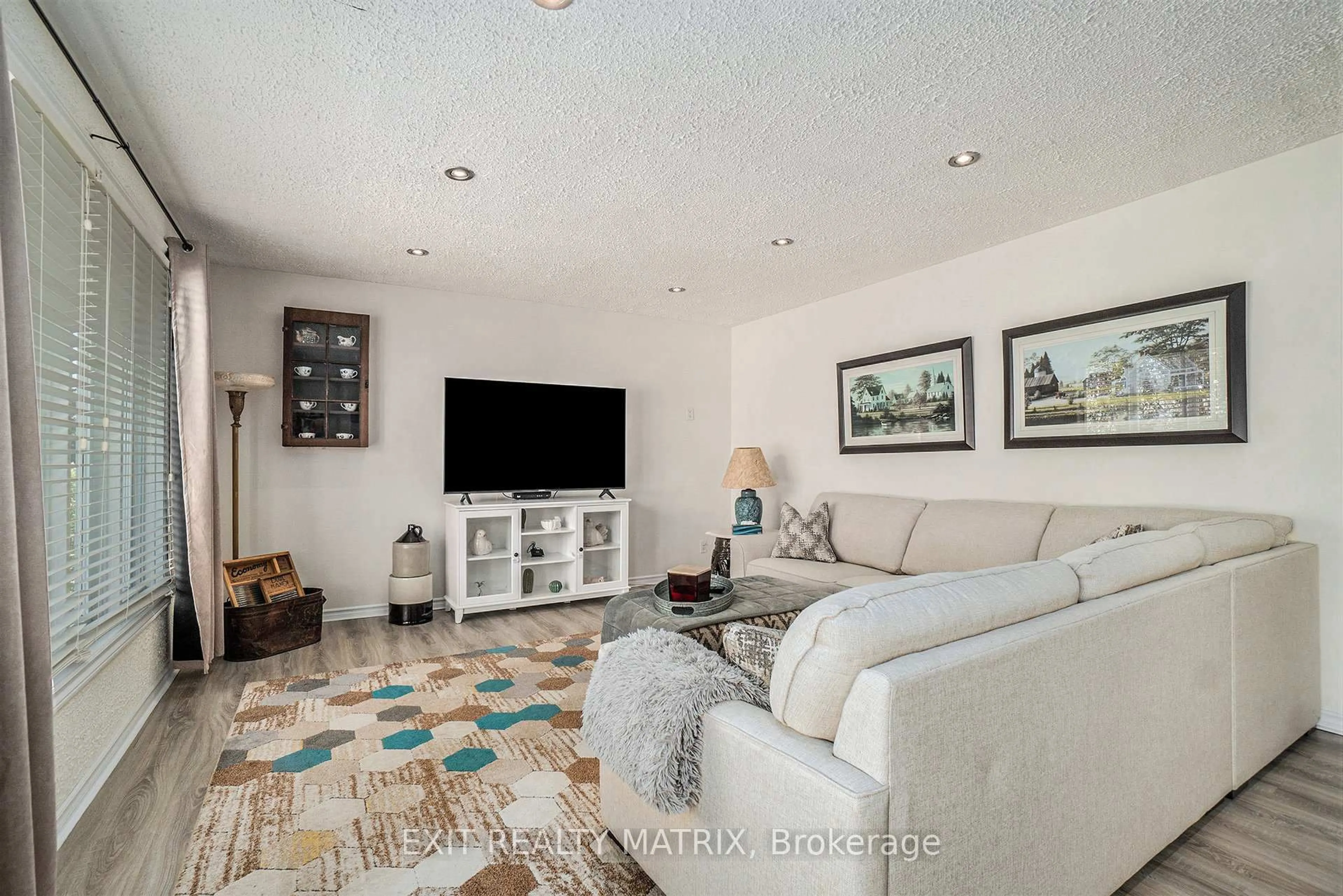 Living room with furniture, ceramic/tile floor for 154 Caledonia Rd, The Nation Ontario K0C 2B0