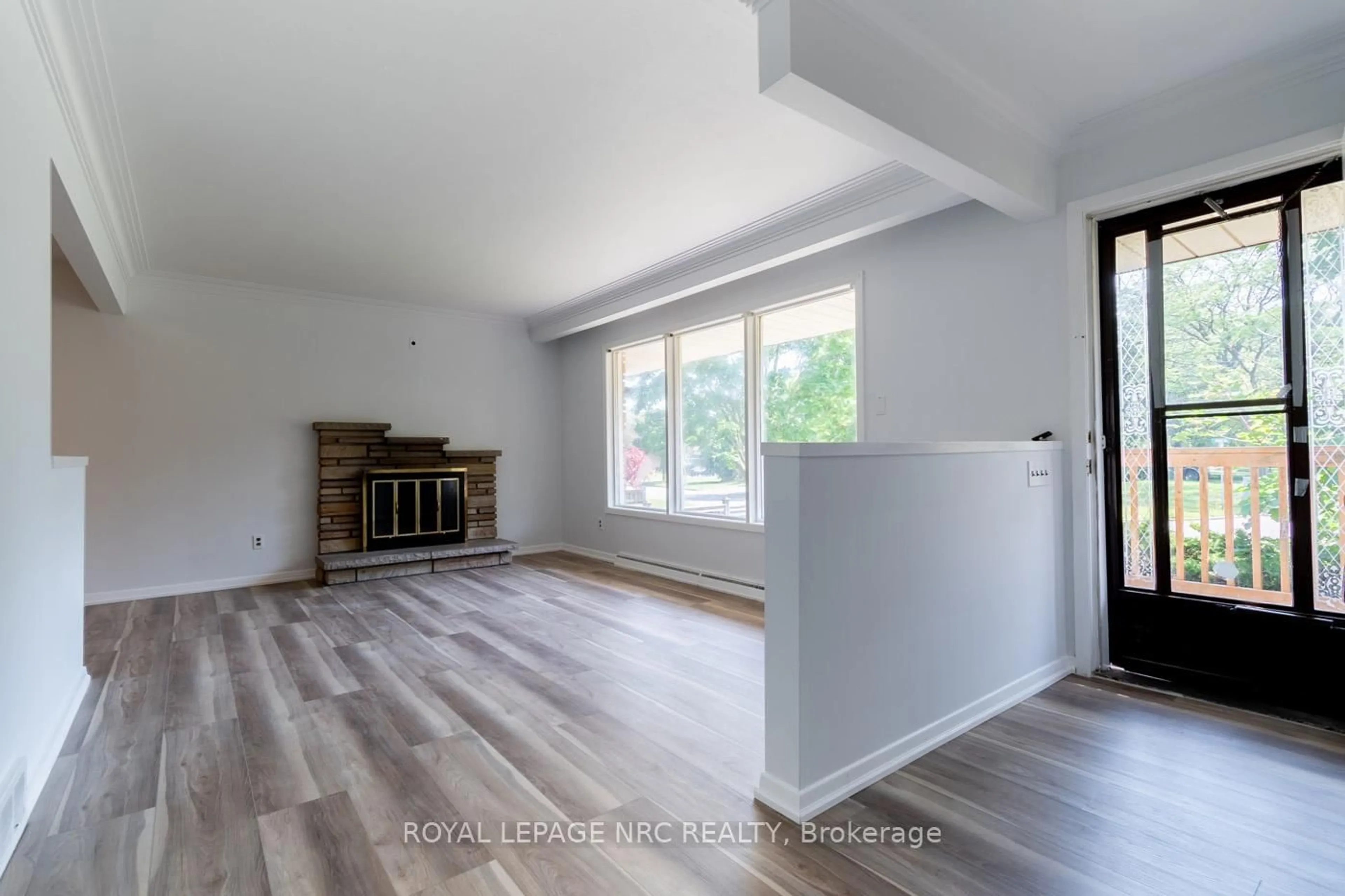 Living room with furniture, wood/laminate floor for 48 Wakil Dr, St. Catharines Ontario L2T 3J1