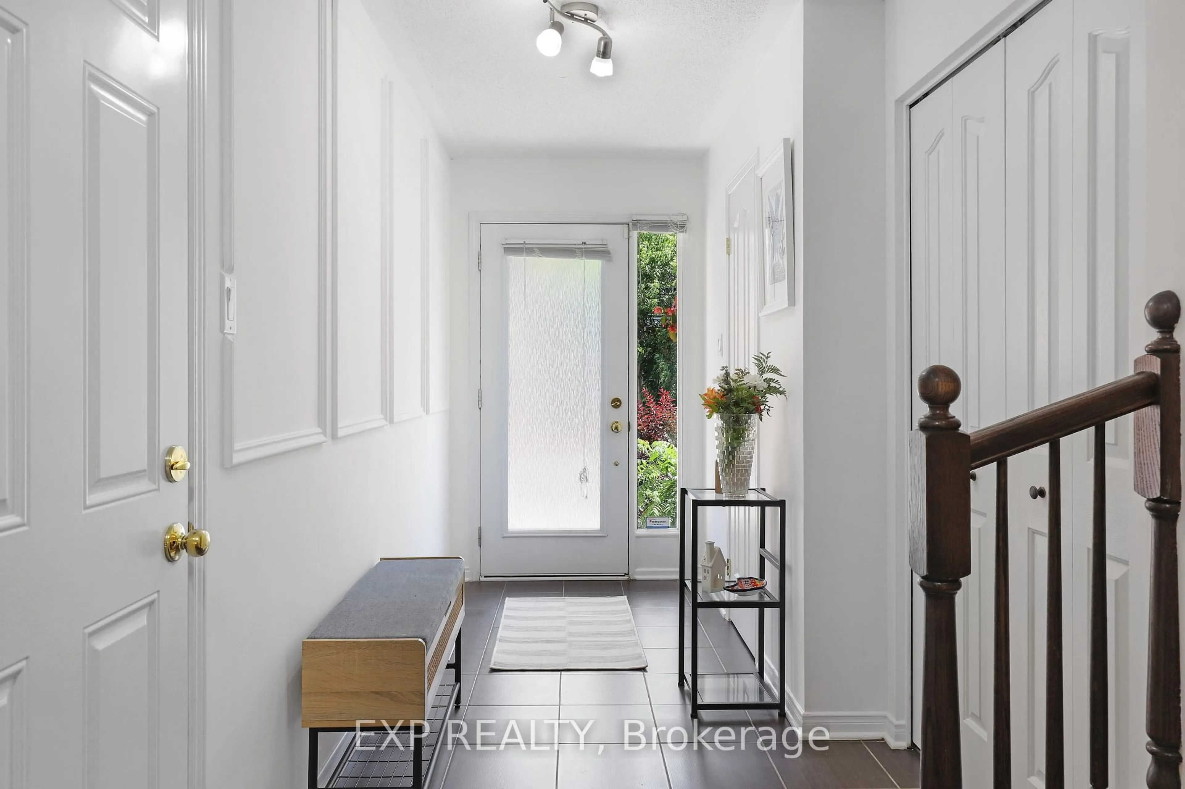 Indoor entryway for 116 Quito Private, Ottawa Ontario K2E 0A9