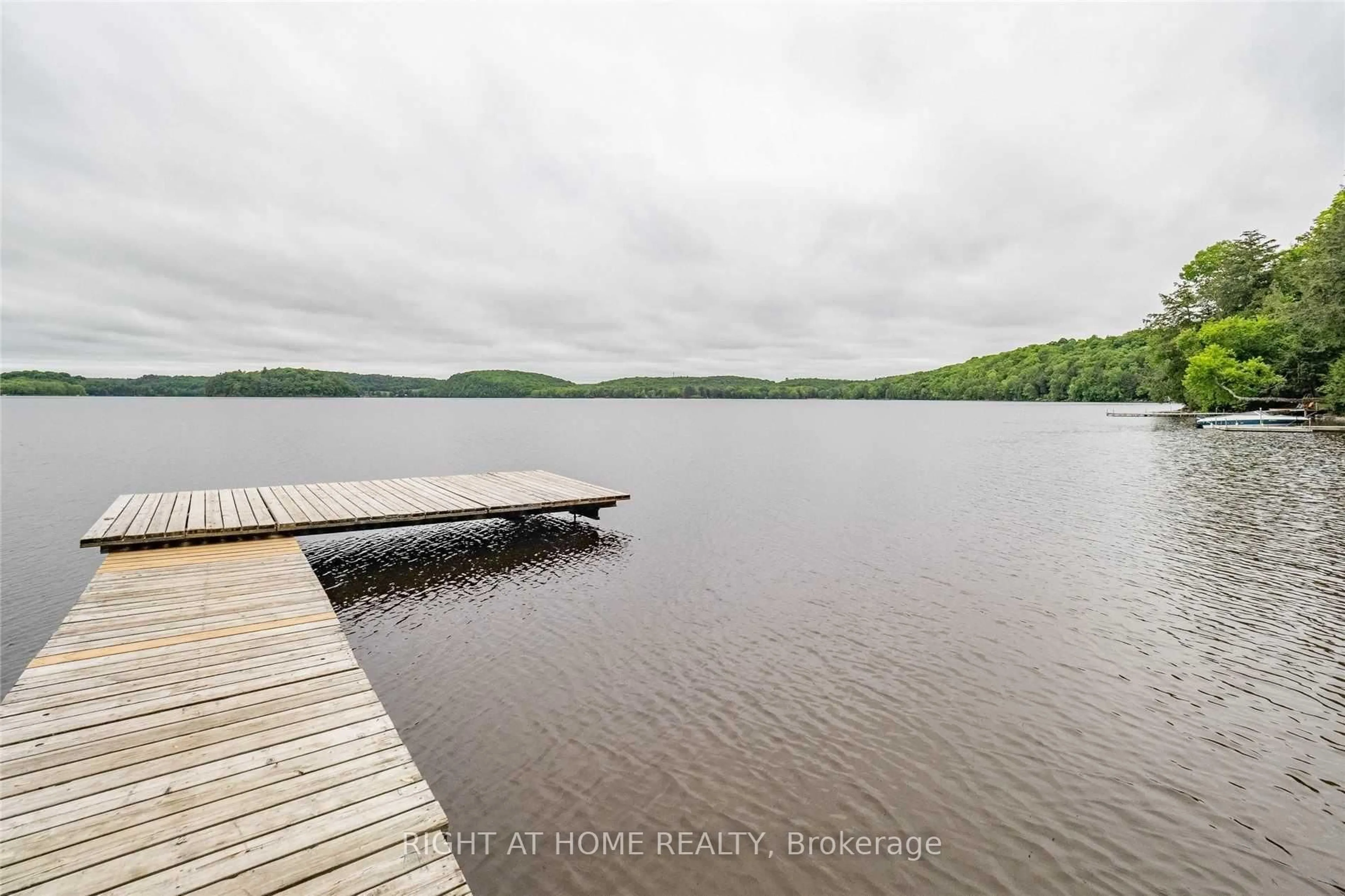 Patio, water/lake/river/ocean view for 1326 Windermere Rd ## 10, Muskoka Lakes Ontario P0B 1M0