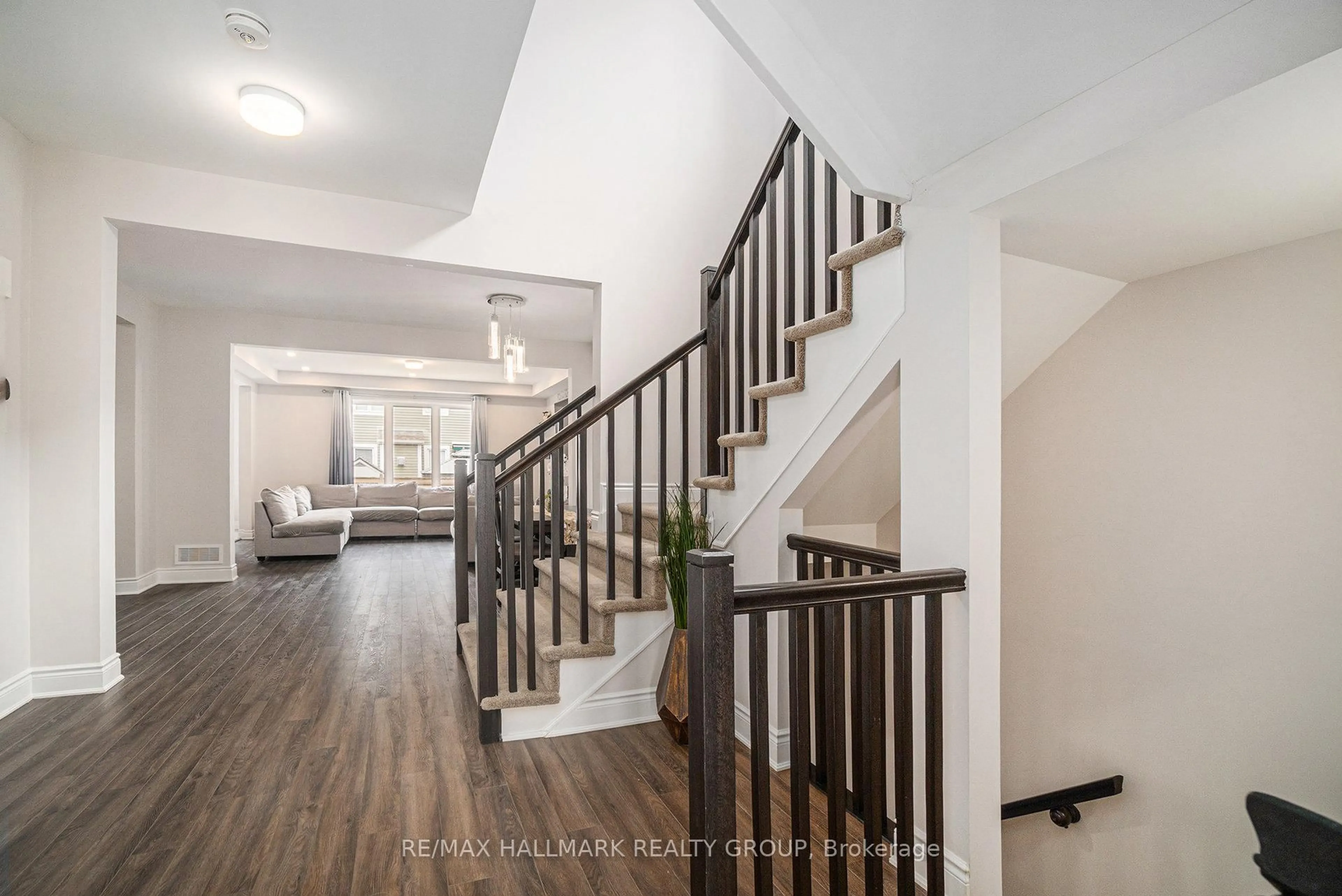 Indoor entryway for 37 Mudminnow Cres, Ottawa Ontario K4A 5H8