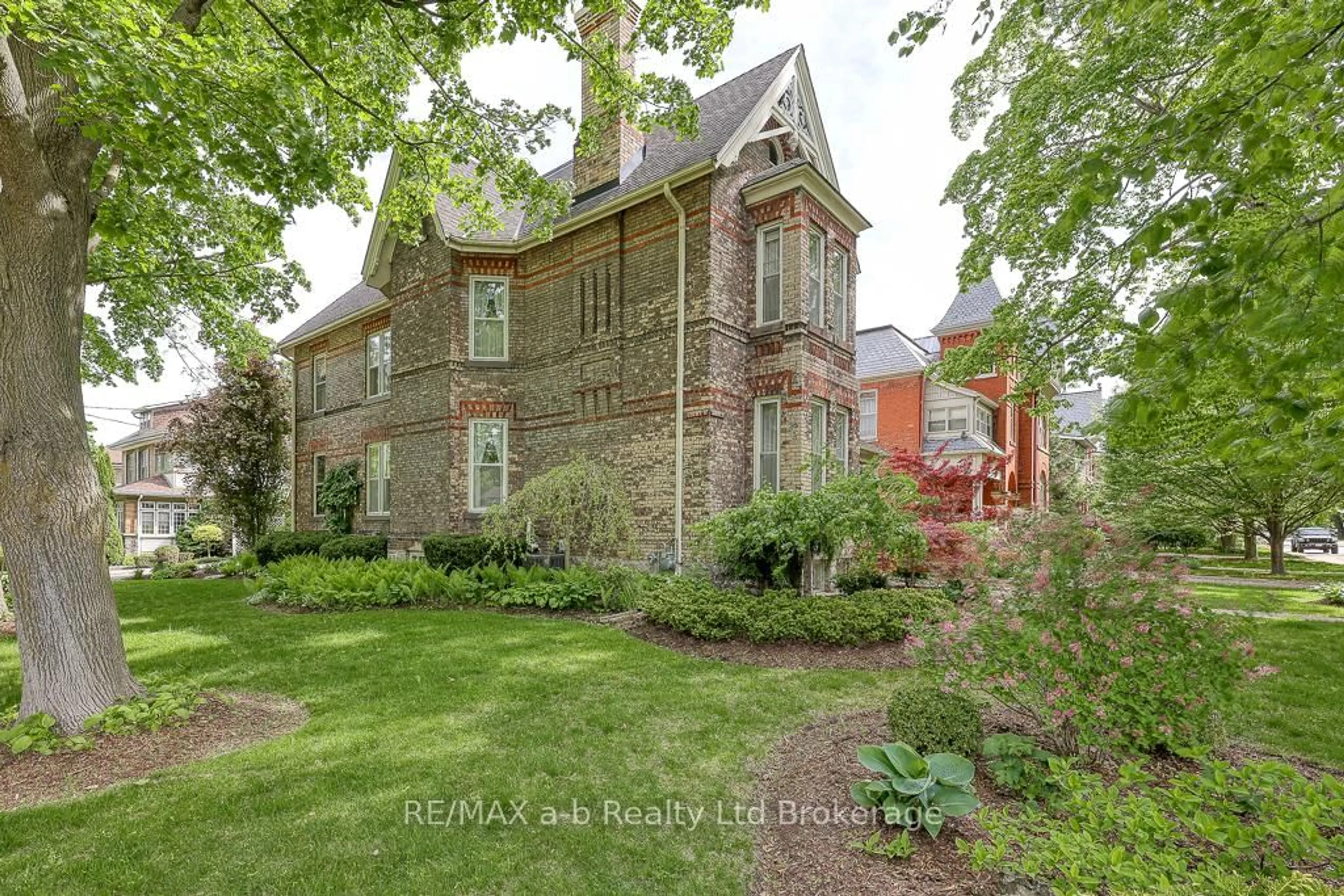 Home with brick exterior material, building for 399 Drew St, Woodstock Ontario N4S 4V3