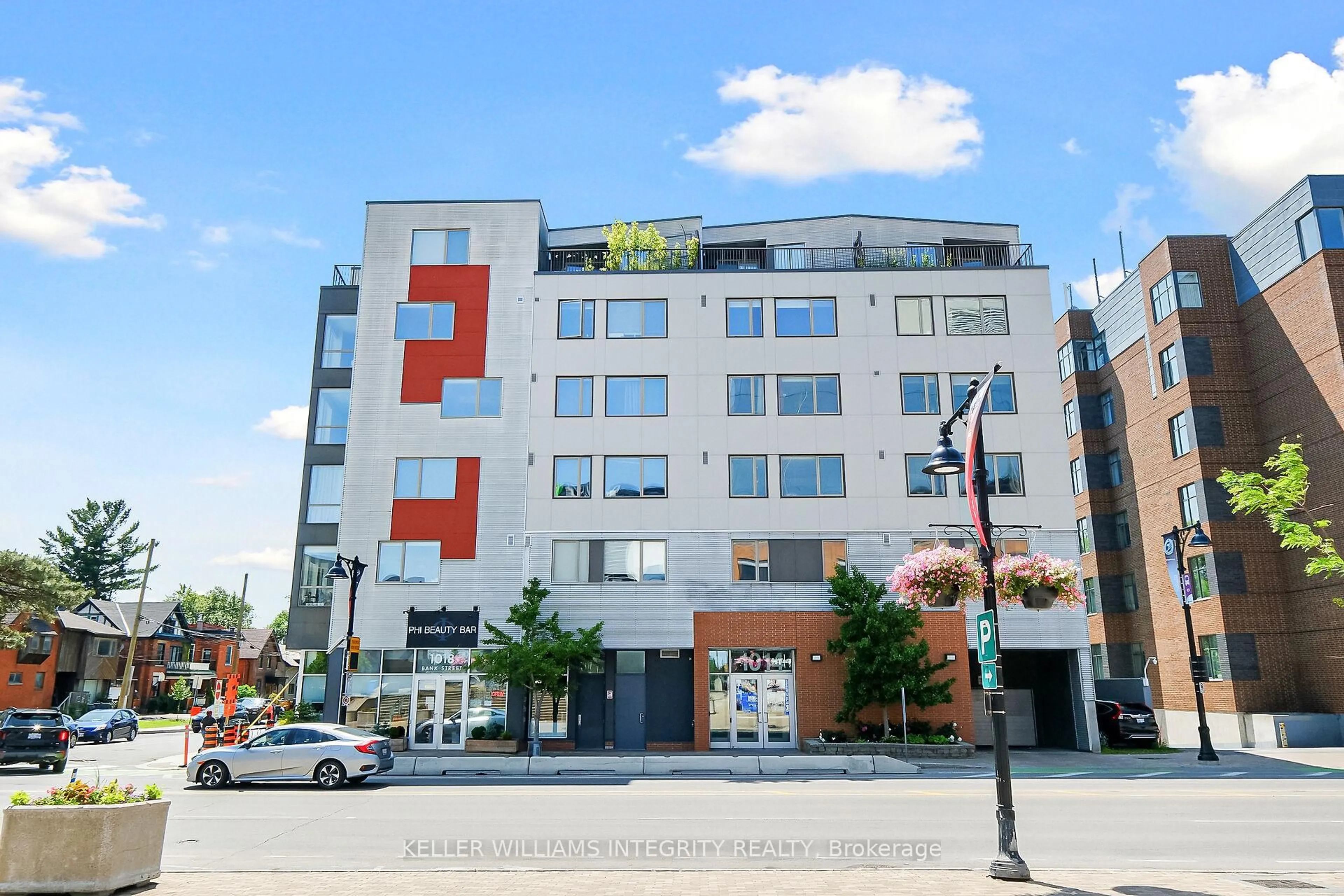 Patio, building for 1014 Bank St #308, Ottawa Ontario K1S 3W8