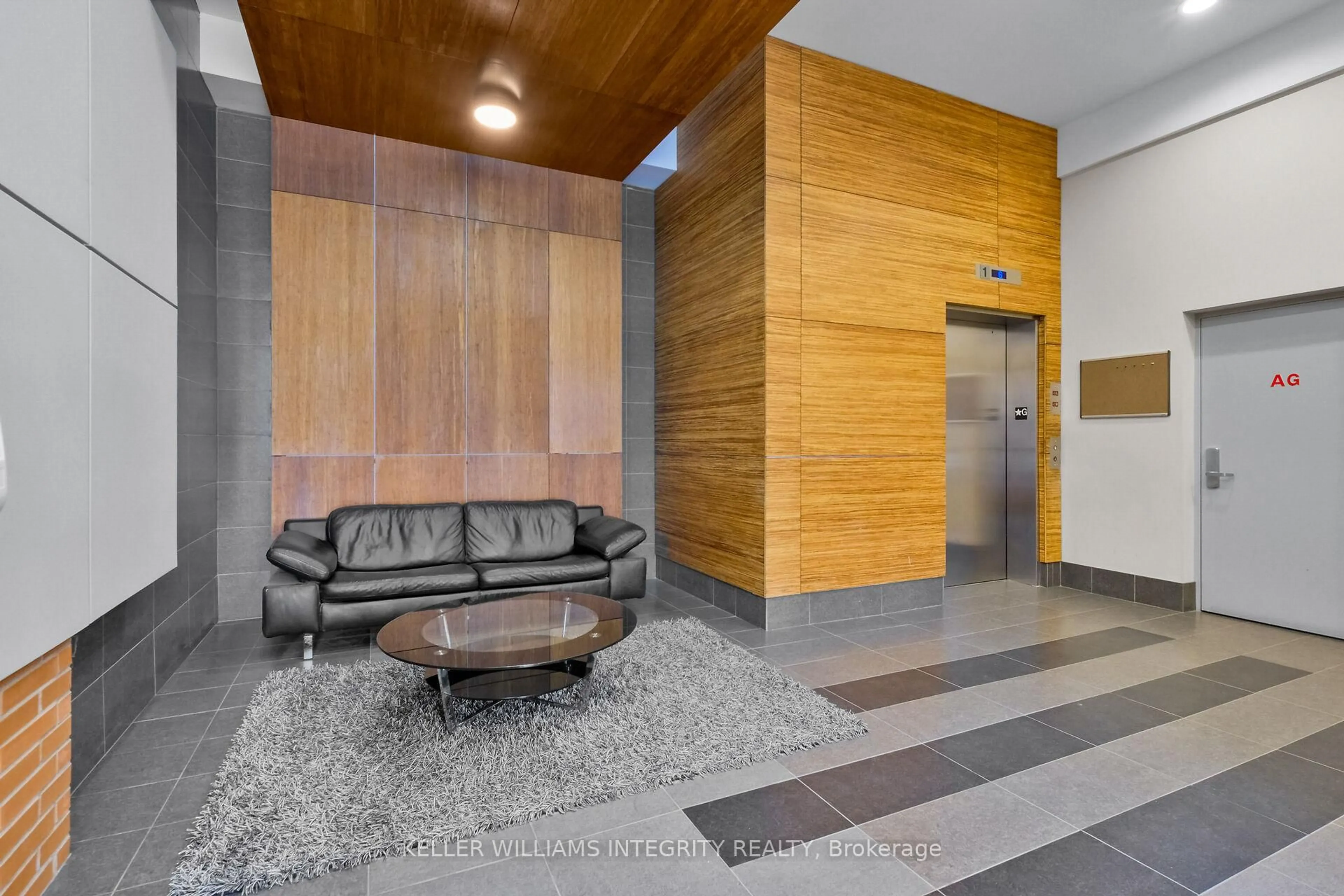 Lobby for 1014 Bank St #308, Ottawa Ontario K1S 3W8