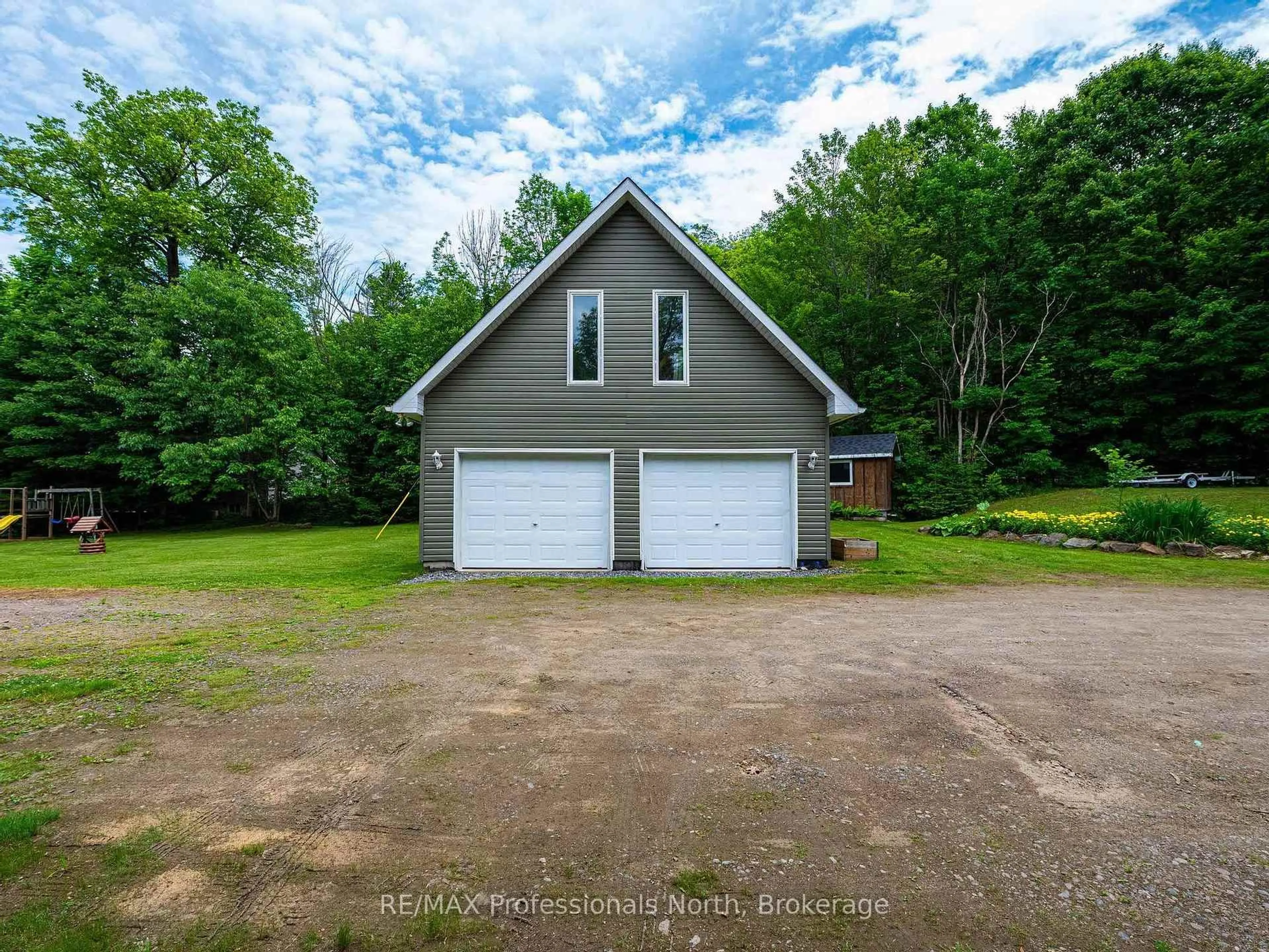 A pic from outside/outdoor area/front of a property/back of a property/a pic from drone, unknown for 1075 Comak Cres, Algonquin Highlands Ontario K0M 1S0