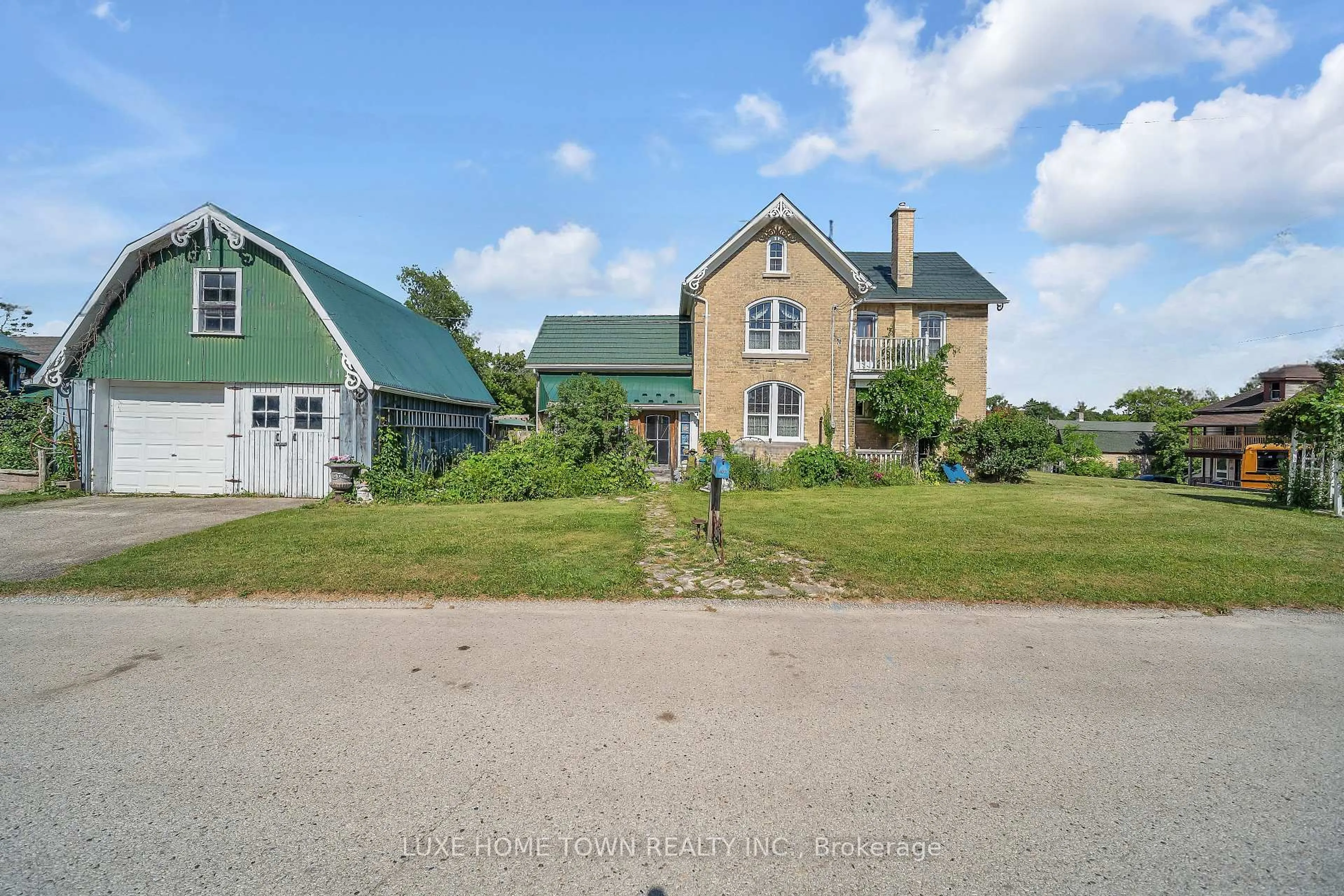A pic from outside/outdoor area/front of a property/back of a property/a pic from drone, building for 402 LAMBTON St, West Grey Ontario N0G 1R0