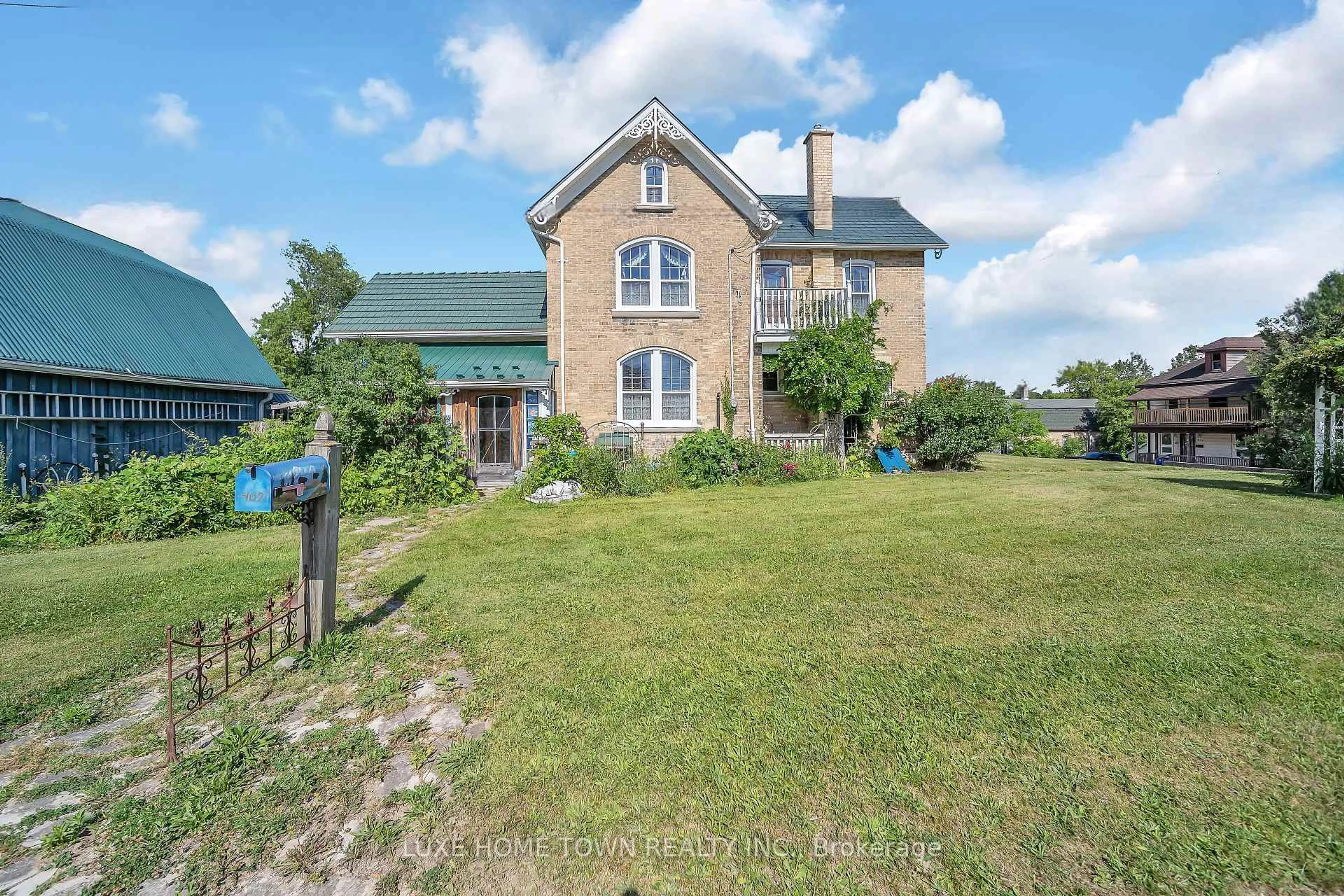 A pic from outside/outdoor area/front of a property/back of a property/a pic from drone, building for 402 LAMBTON St, West Grey Ontario N0G 1R0