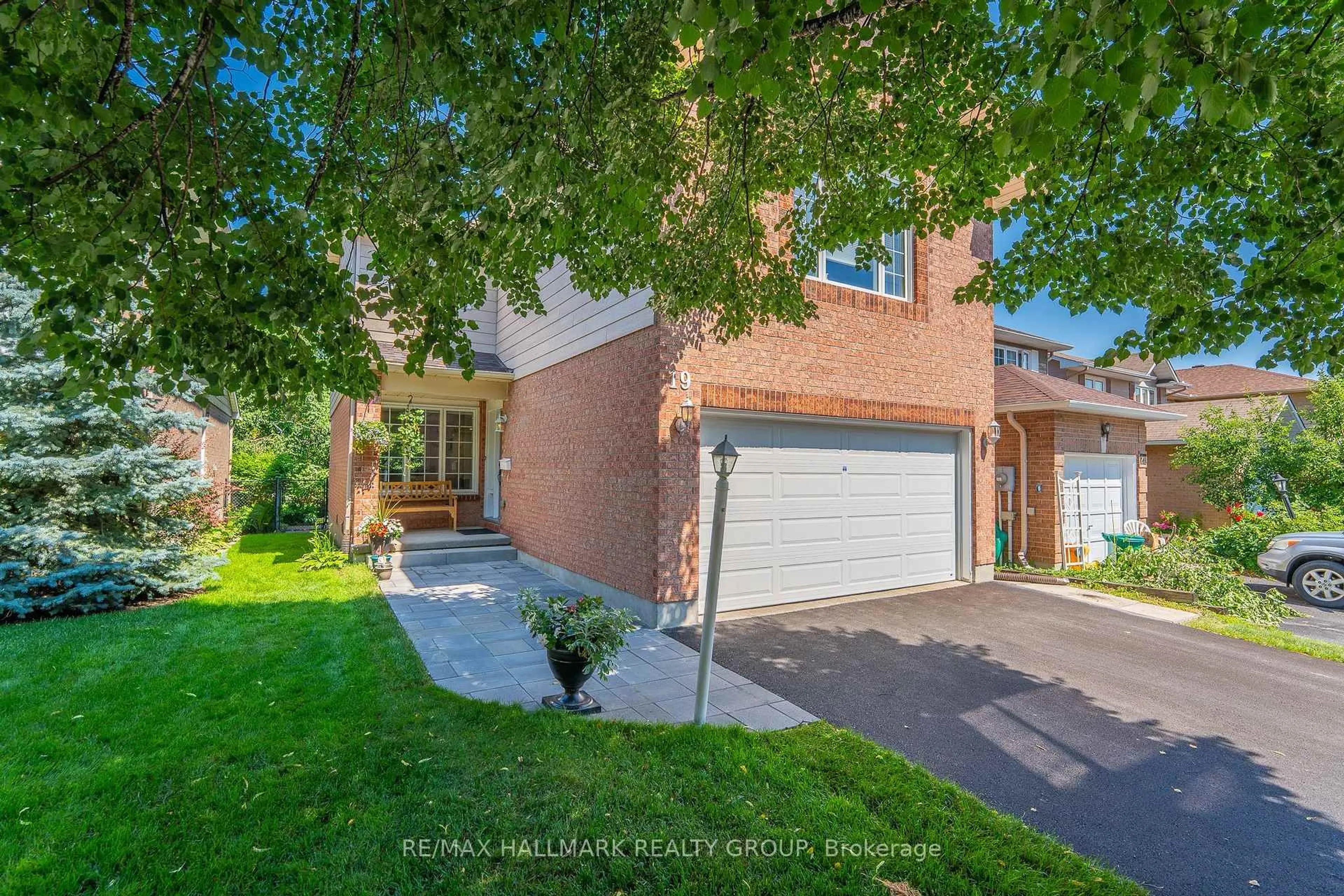 A pic from outside/outdoor area/front of a property/back of a property/a pic from drone, street for 19 Castlefield Ave, Stittsville Ontario K2S 1E4