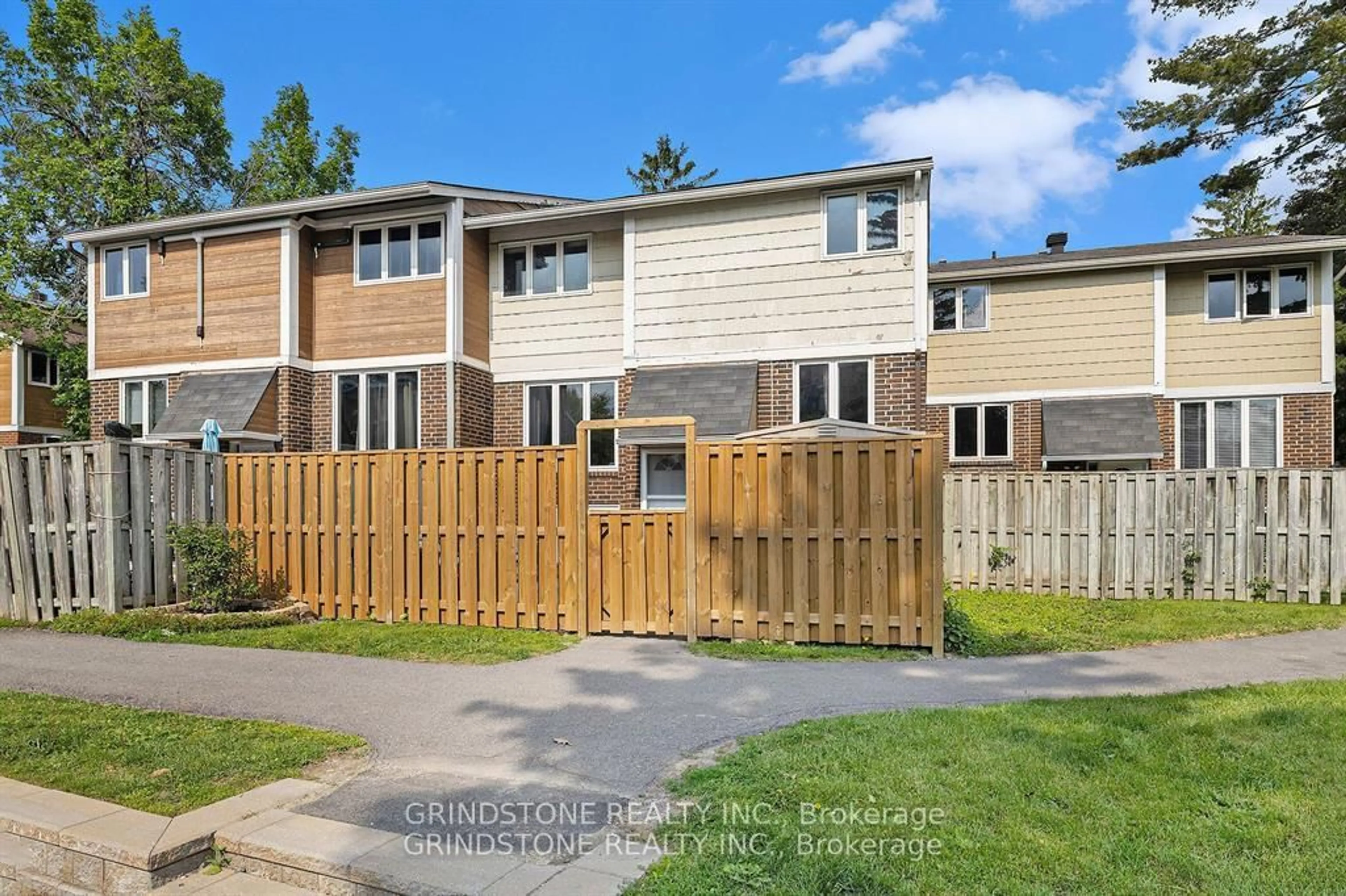 A pic from outside/outdoor area/front of a property/back of a property/a pic from drone, street for 127 Salter Cres, Kanata Ontario K2K 1Y8