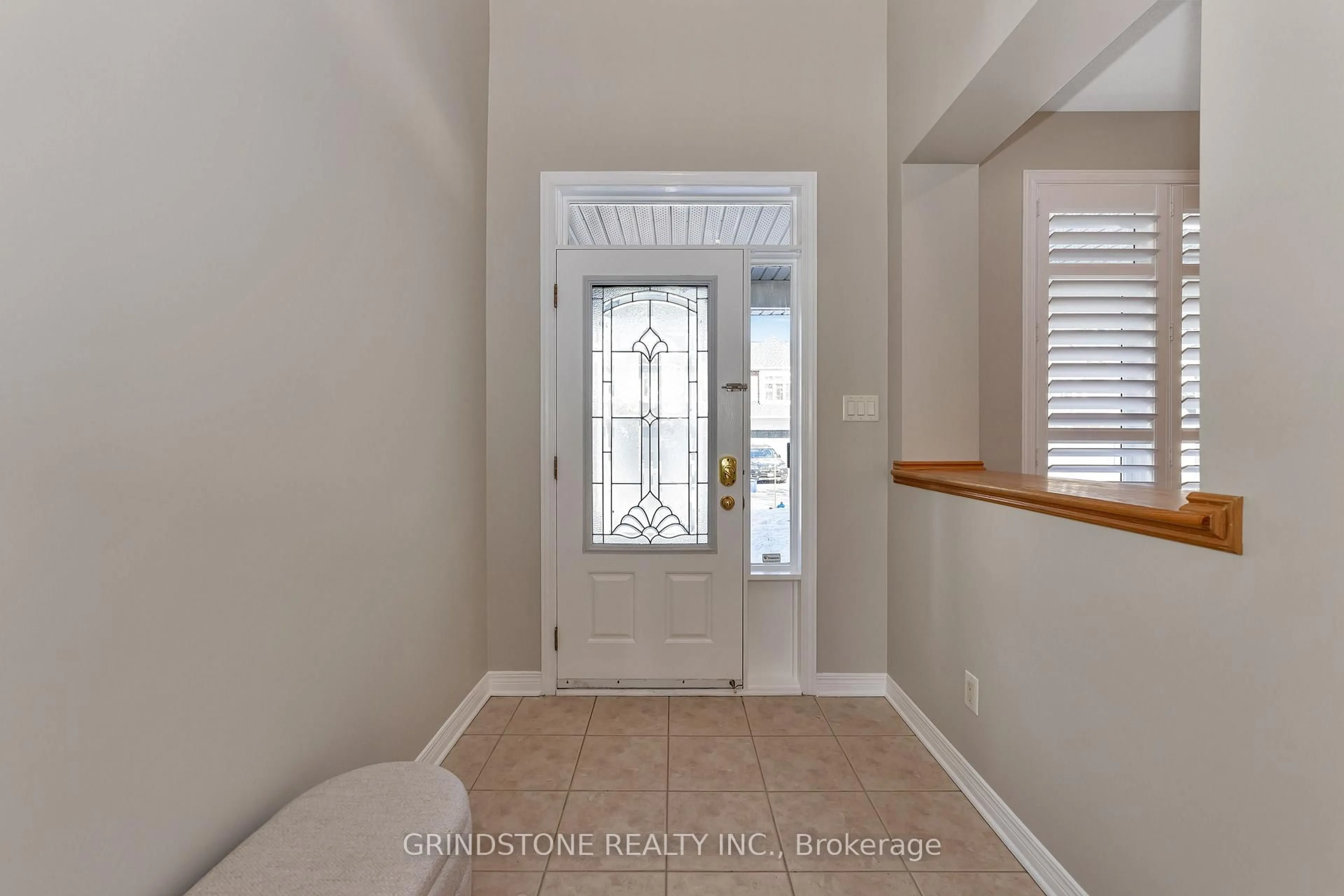Indoor entryway for 12 Escade Dr, Ottawa Ontario K2G 6R9