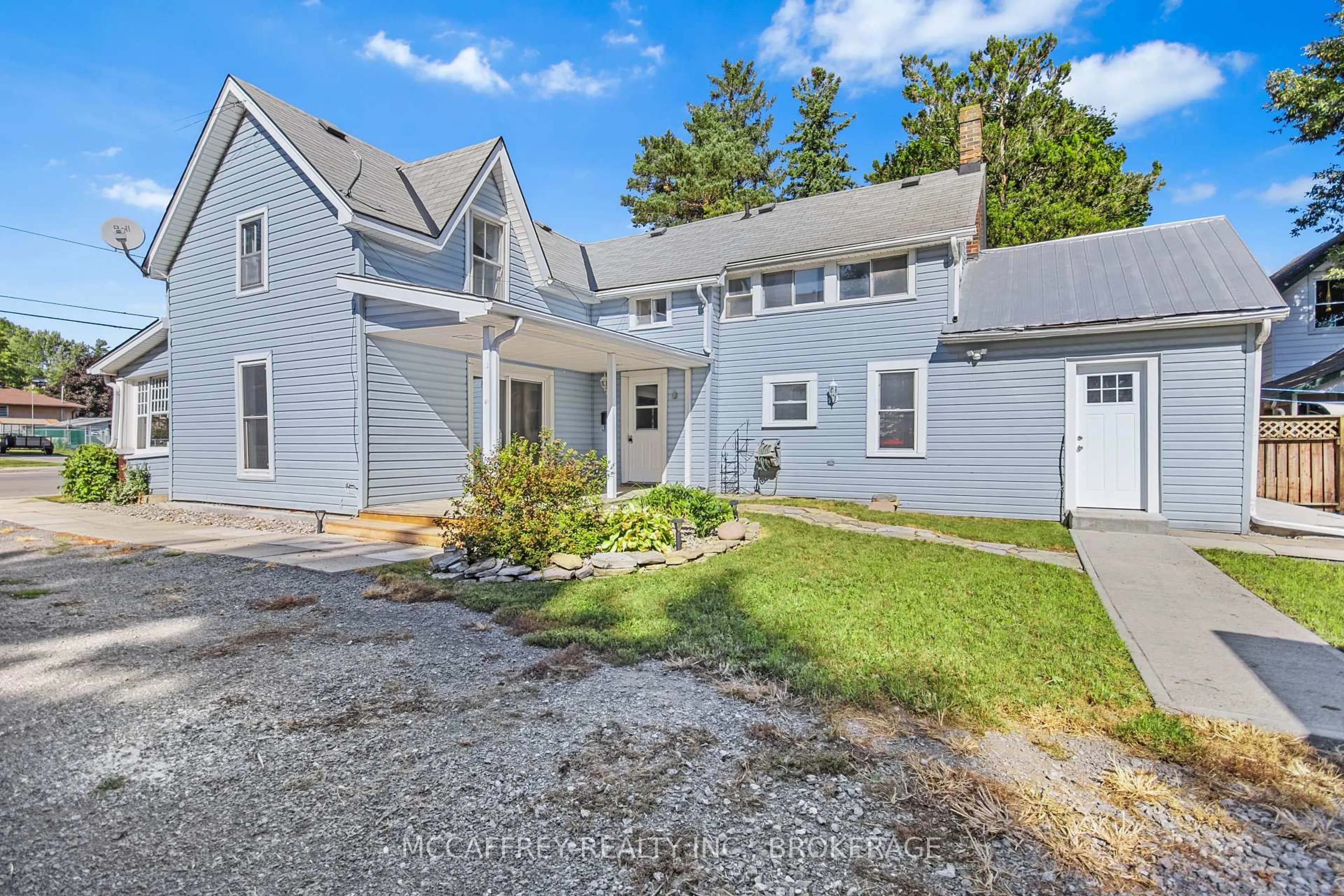A pic from outside/outdoor area/front of a property/back of a property/a pic from drone, street for 366 THOMAS St, Deseronto Ontario K0K 1X0