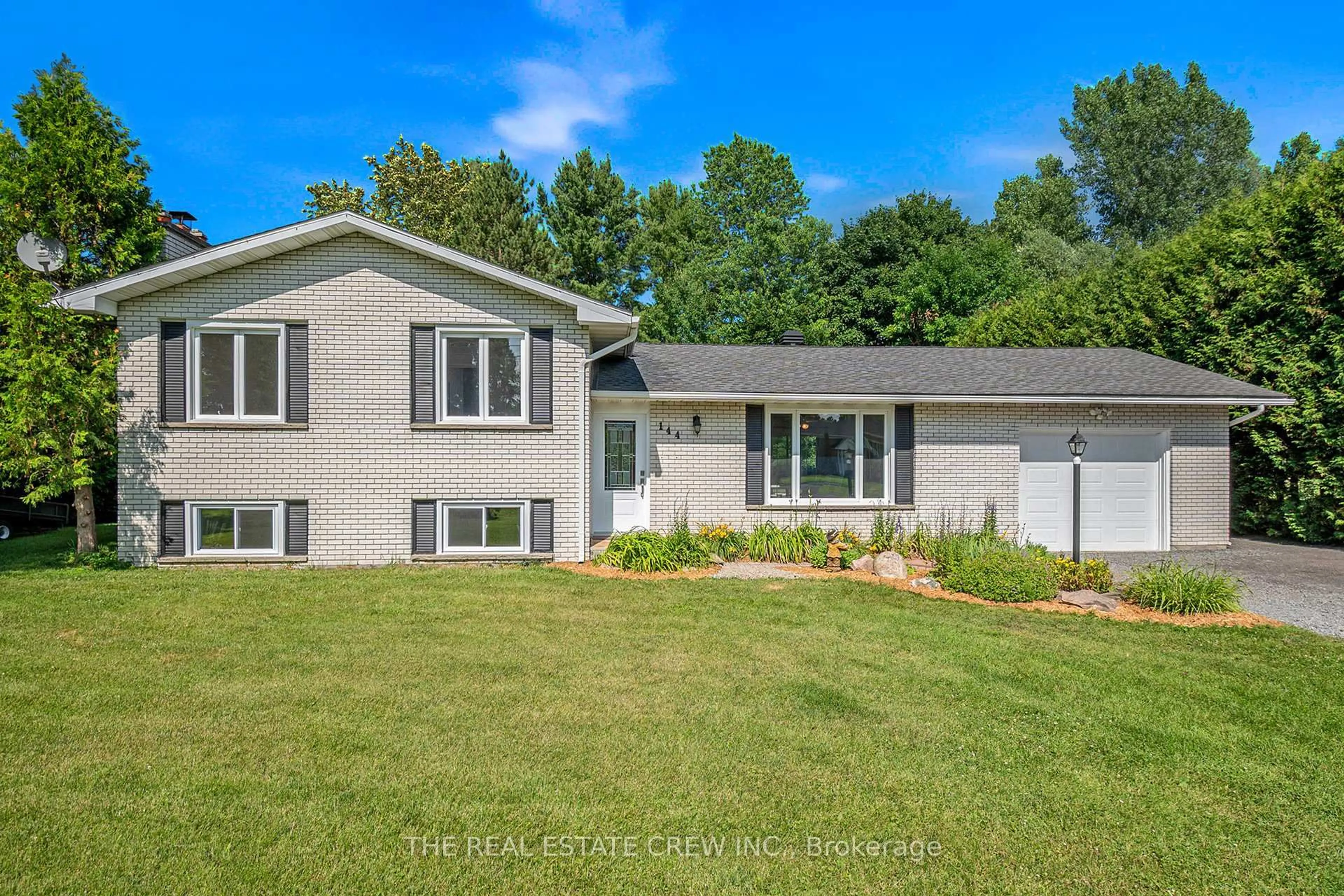Home with vinyl exterior material, unknown for 144 Forest Lane, The Nation Ontario K0A 1W0