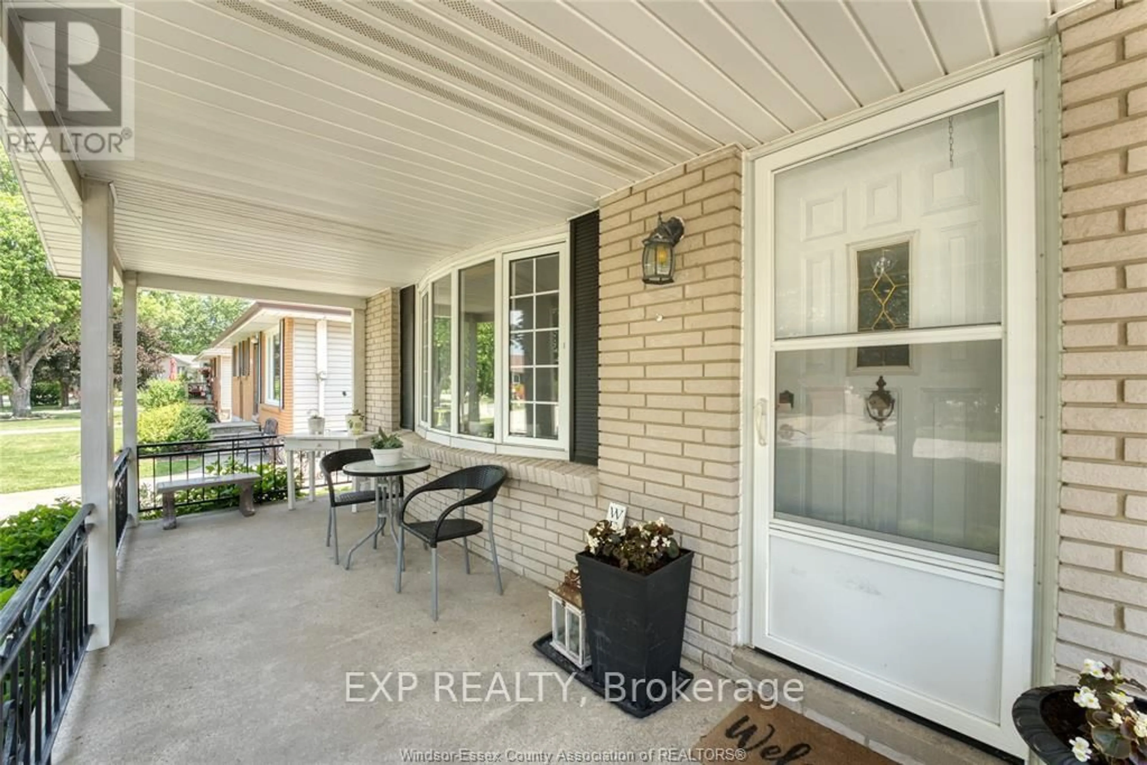 Indoor entryway for 337 Evelyn St, Lakeshore Ontario N0R 1A0