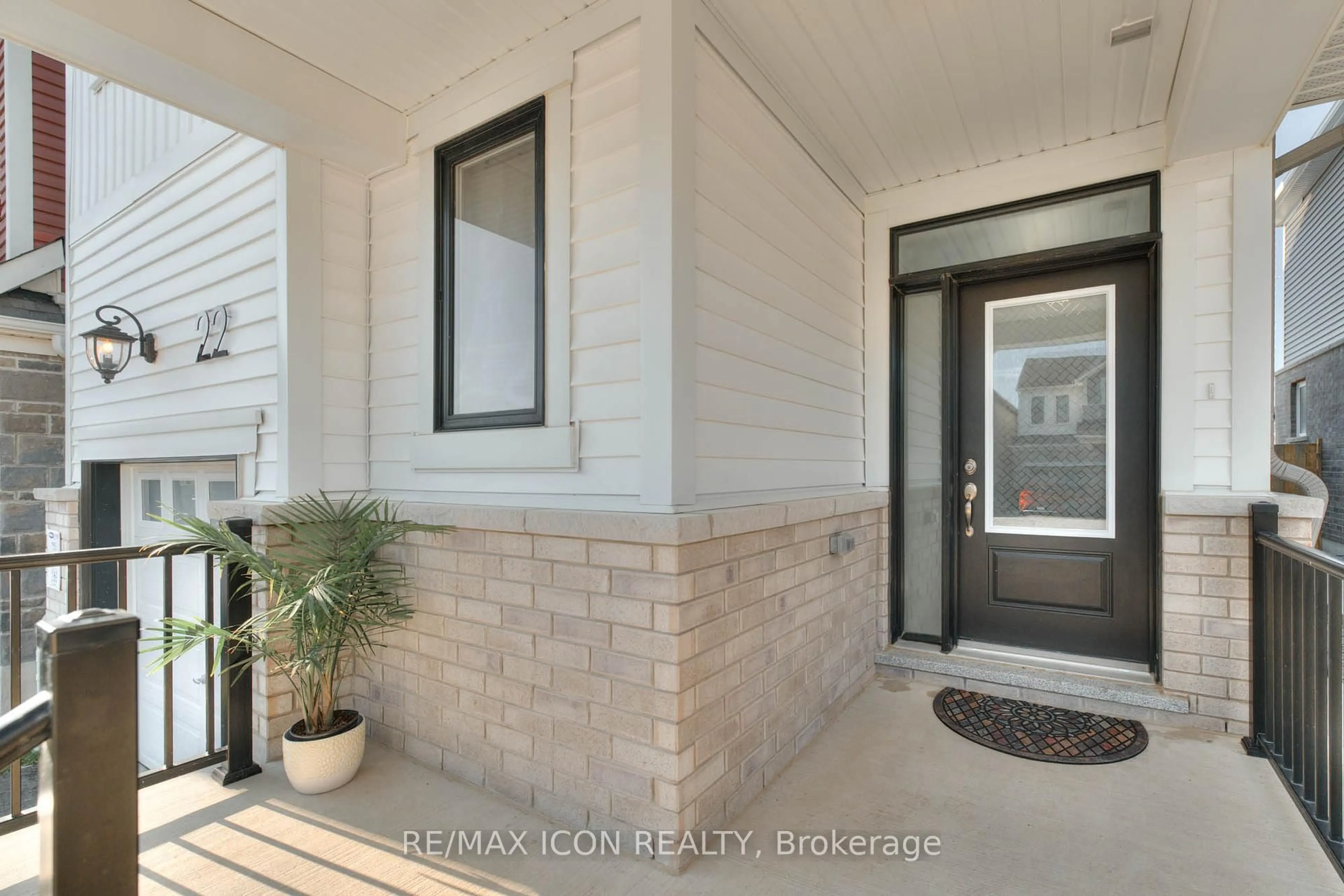 Indoor entryway for 22 Saxony St, Kitchener Ontario N2R 0S3