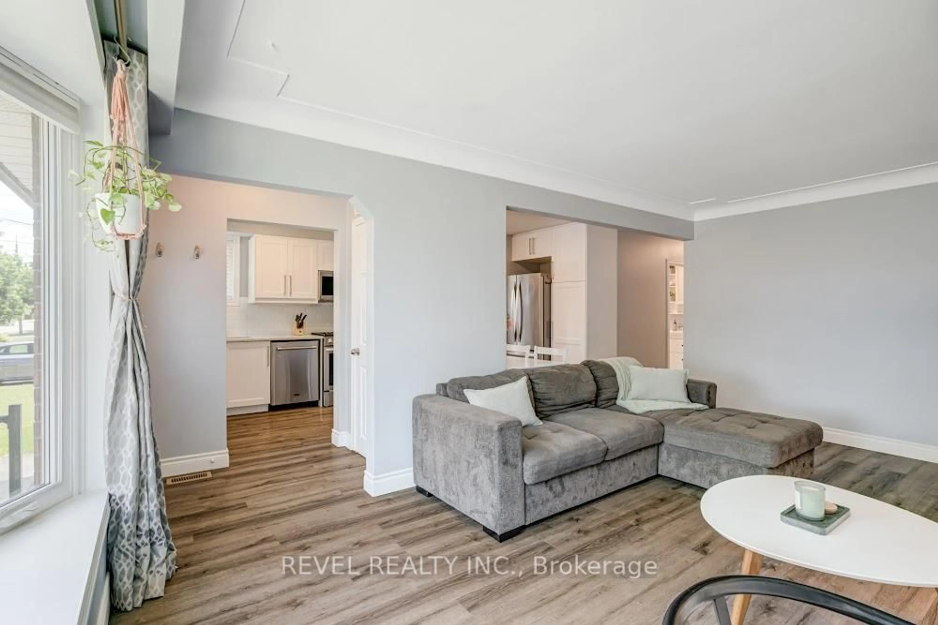 Living room with furniture, unknown for 42 Terrace Dr, Hamilton Ontario L9A 2Y6