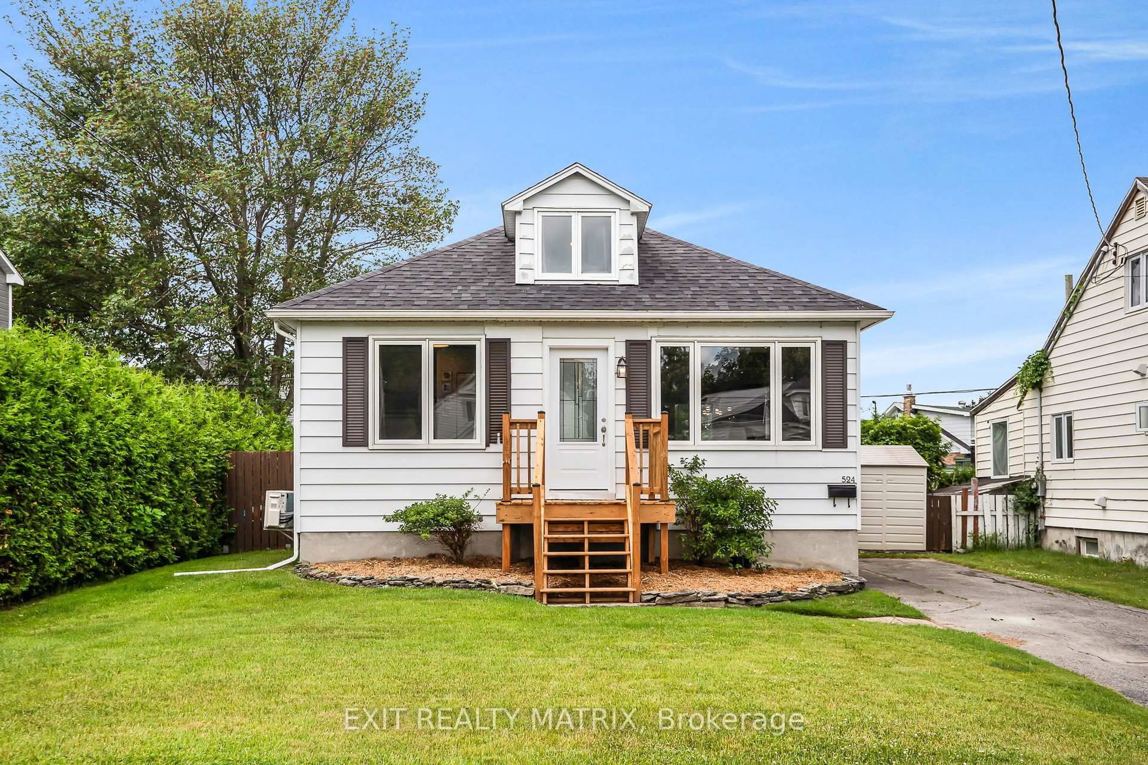 Home with vinyl exterior material, street for 524 Gascon St, Hawkesbury Ontario K6A 1M5