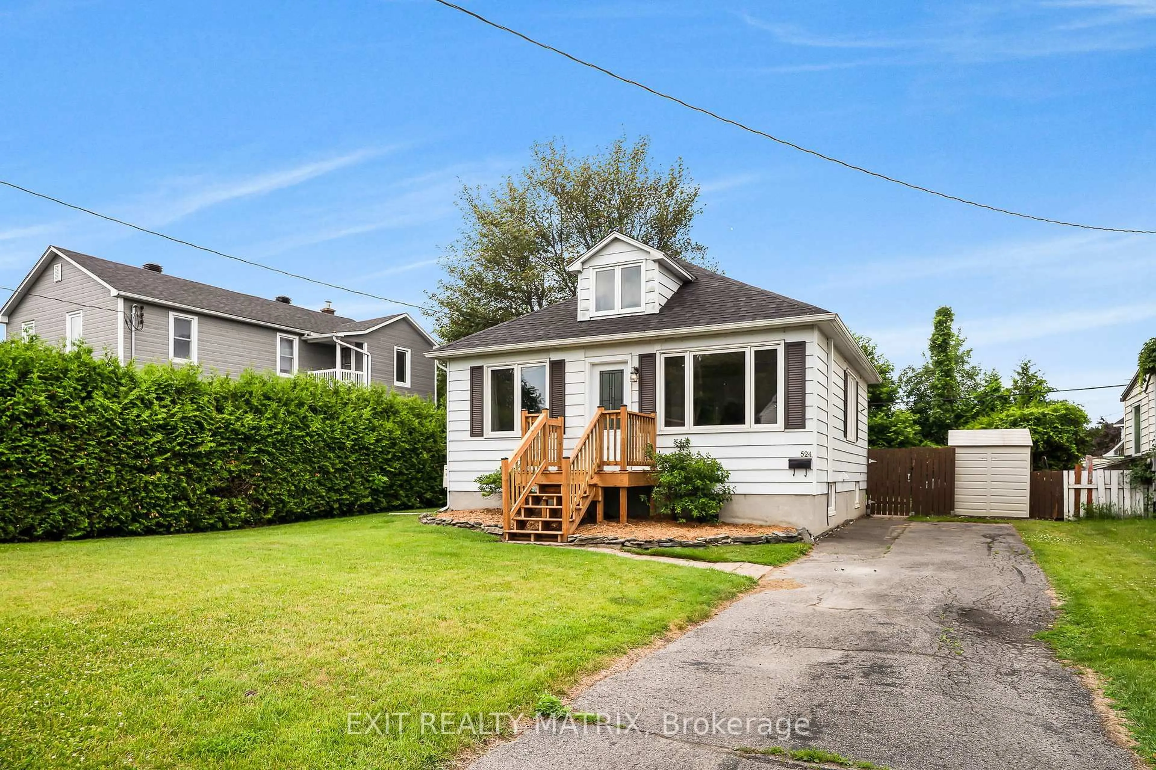 Home with vinyl exterior material, street for 524 Gascon St, Hawkesbury Ontario K6A 1M5