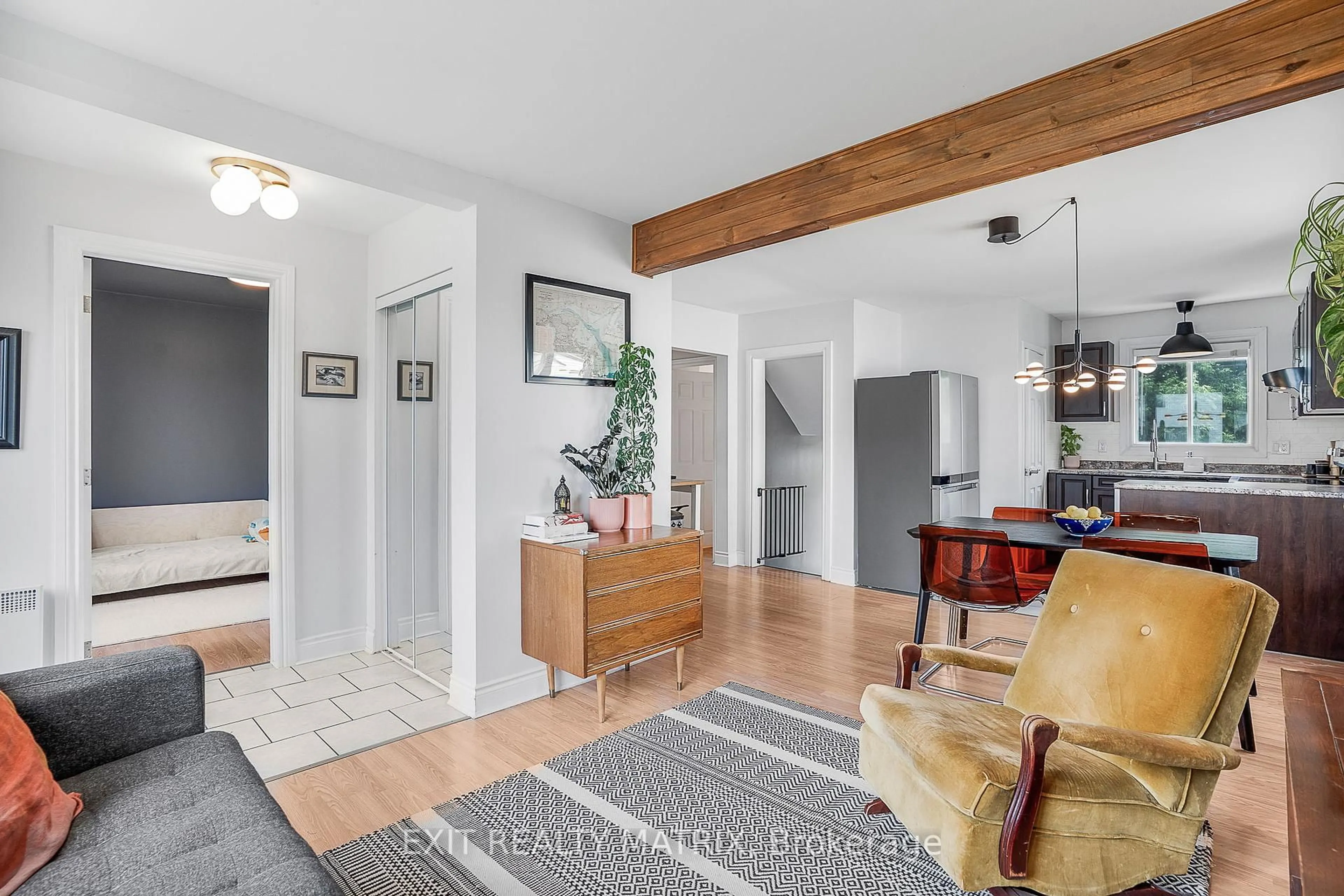 Indoor entryway for 524 Gascon St, Hawkesbury Ontario K6A 1M5