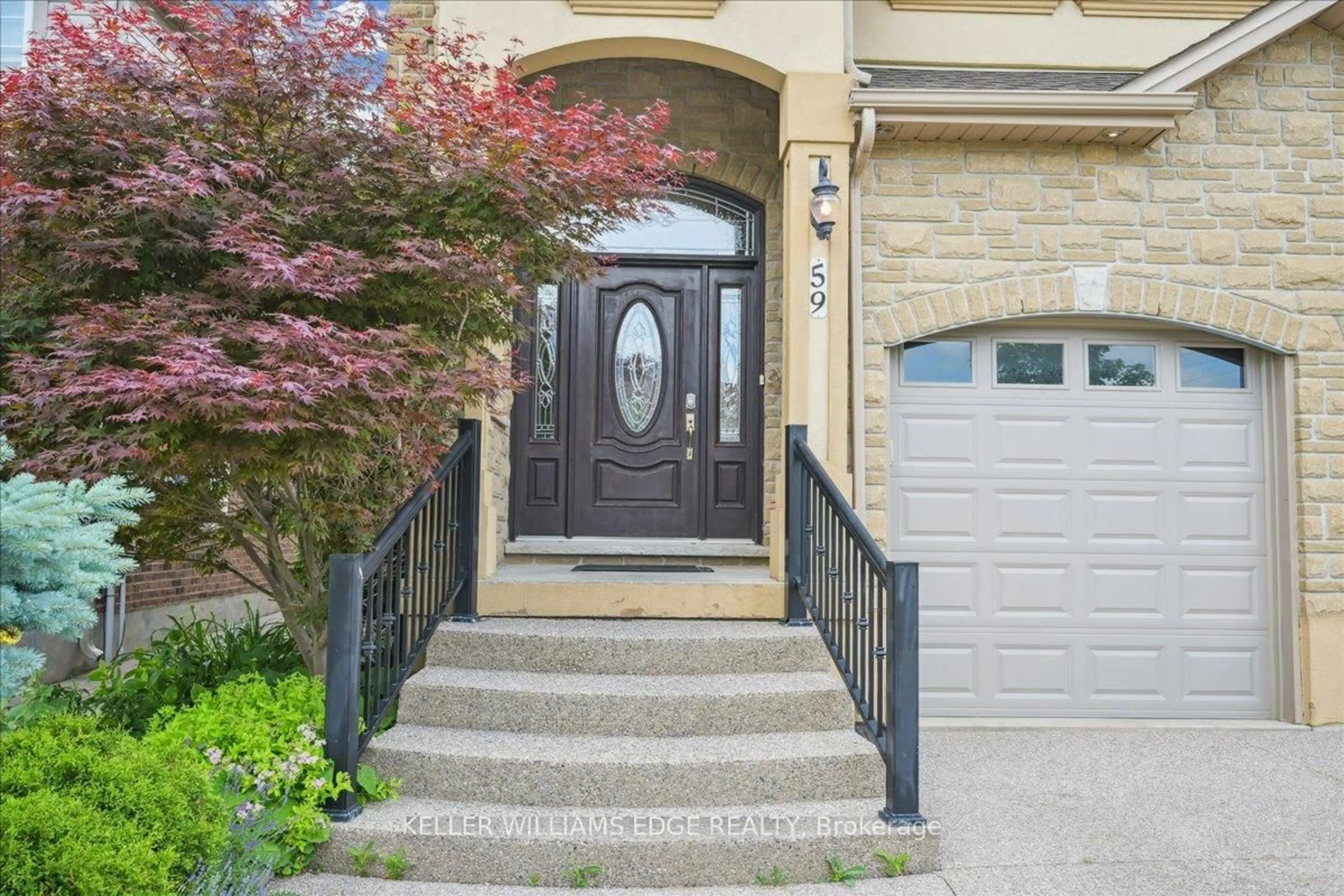 Indoor entryway for 59 Newcastle Dr, Kitchener Ontario N2R 1X2