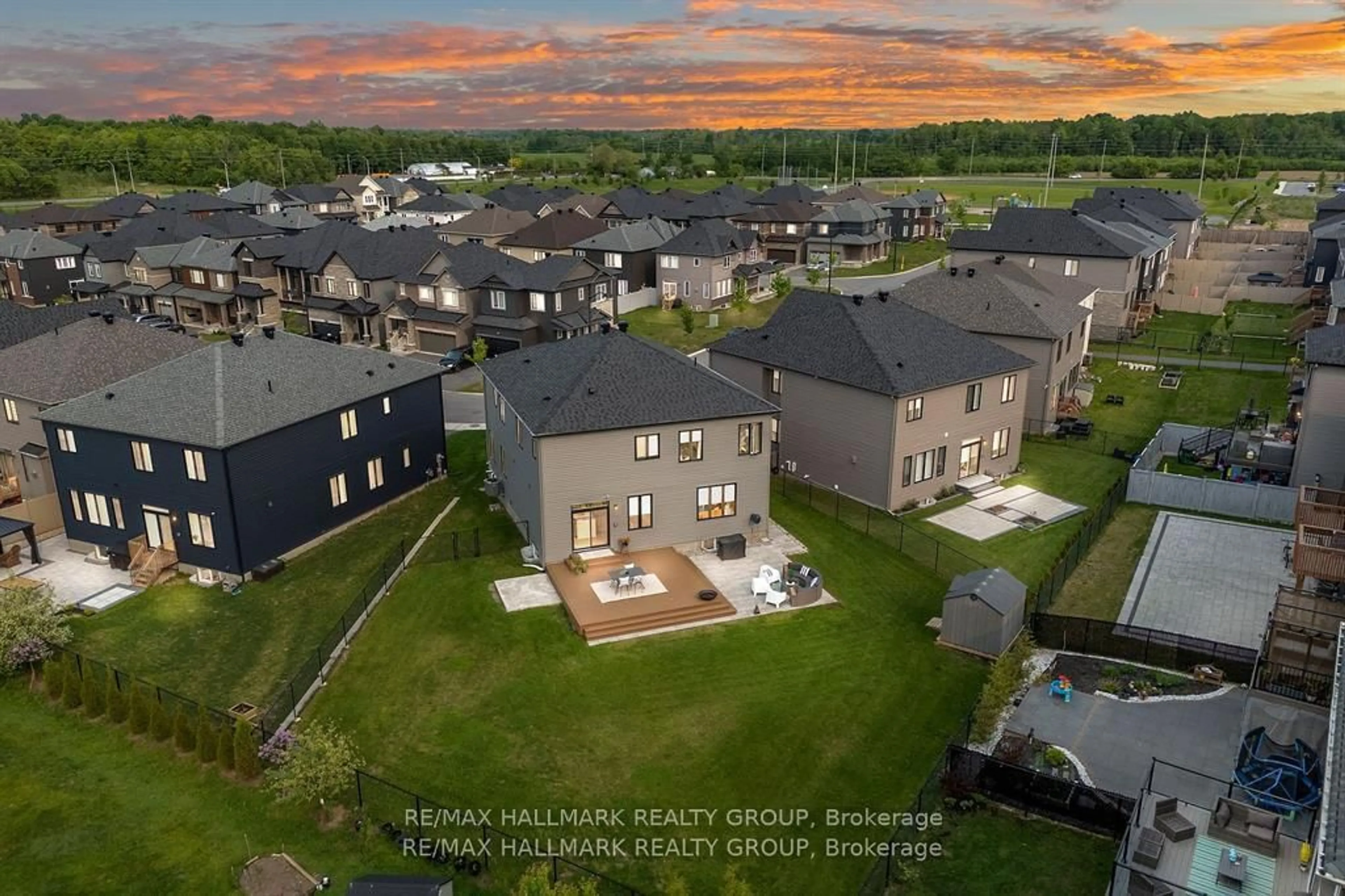 A pic from outside/outdoor area/front of a property/back of a property/a pic from drone, unknown for 350 Cloyne Cres, Ottawa Ontario K2J 6W4