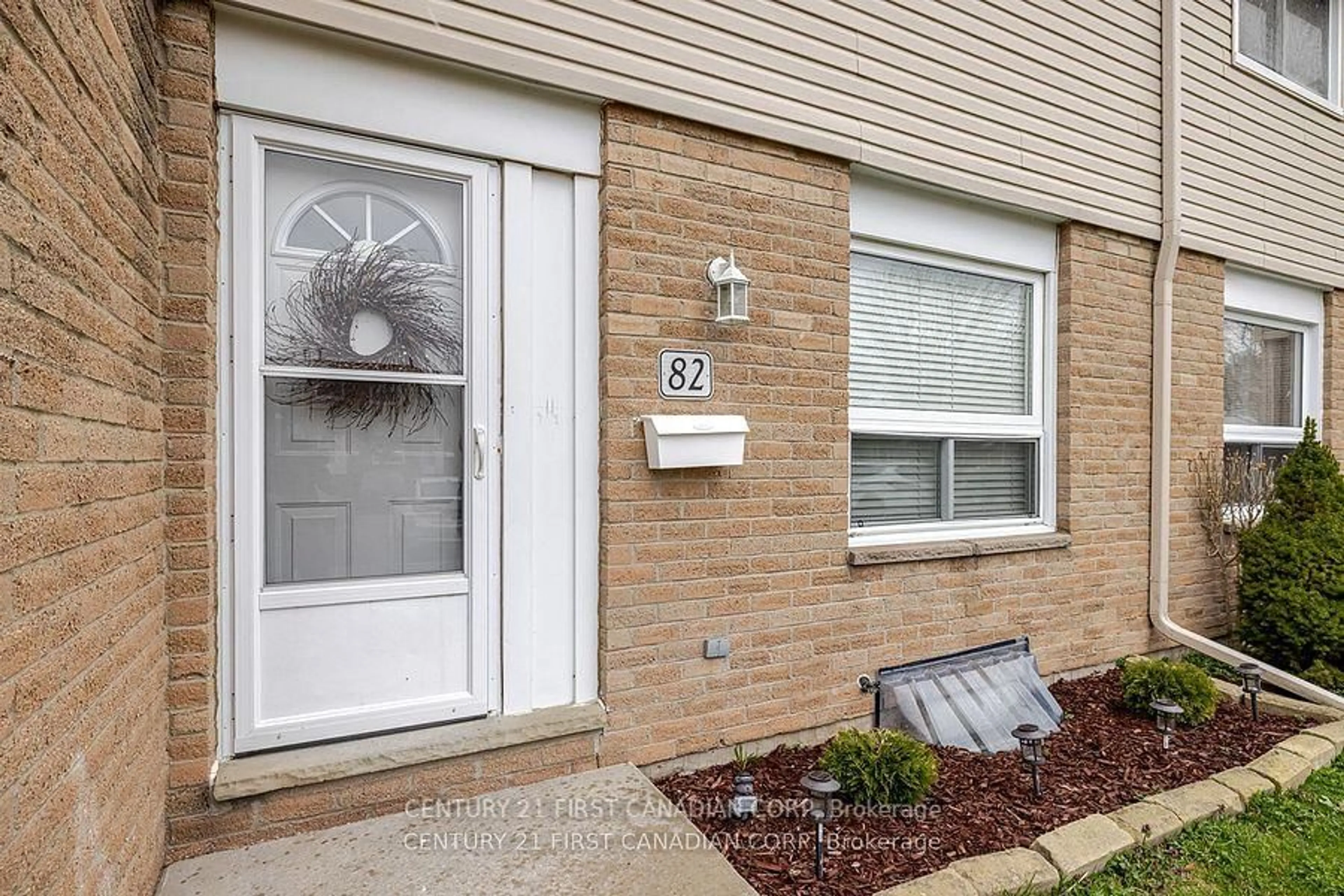 Indoor entryway for 40 Tiffany Dr #82, London East Ontario N5V 3N3