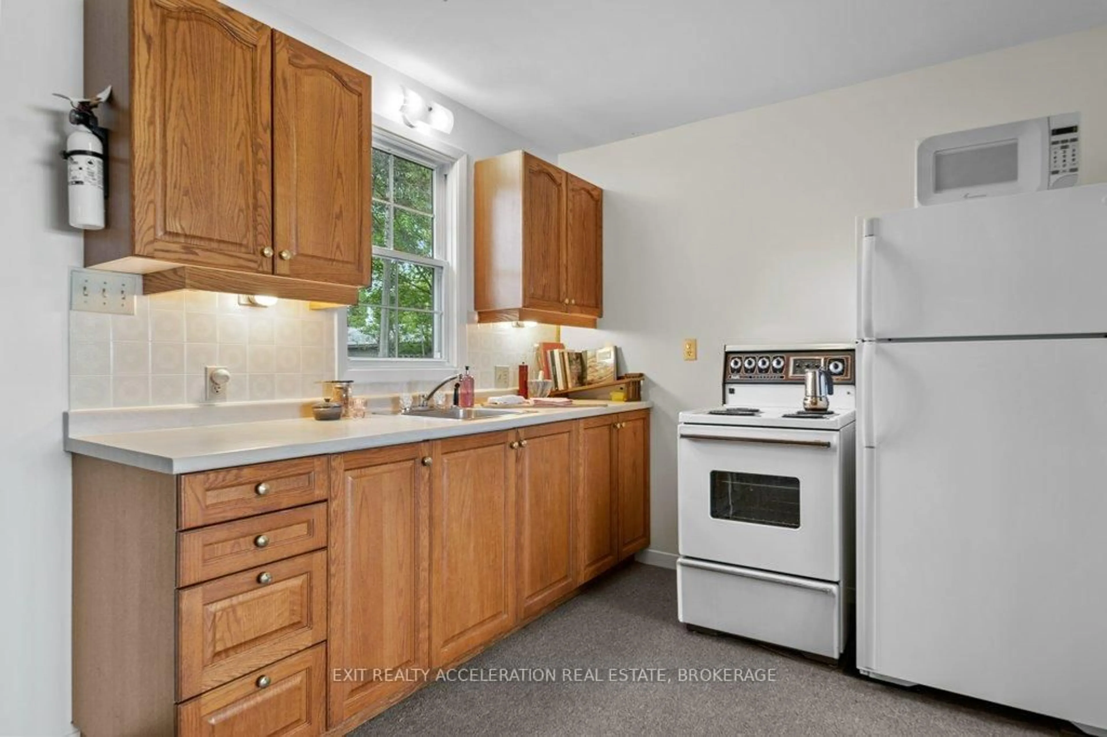 Standard kitchen, unknown for 4715 County Rd 9, Napanee Ontario K7R 3K8