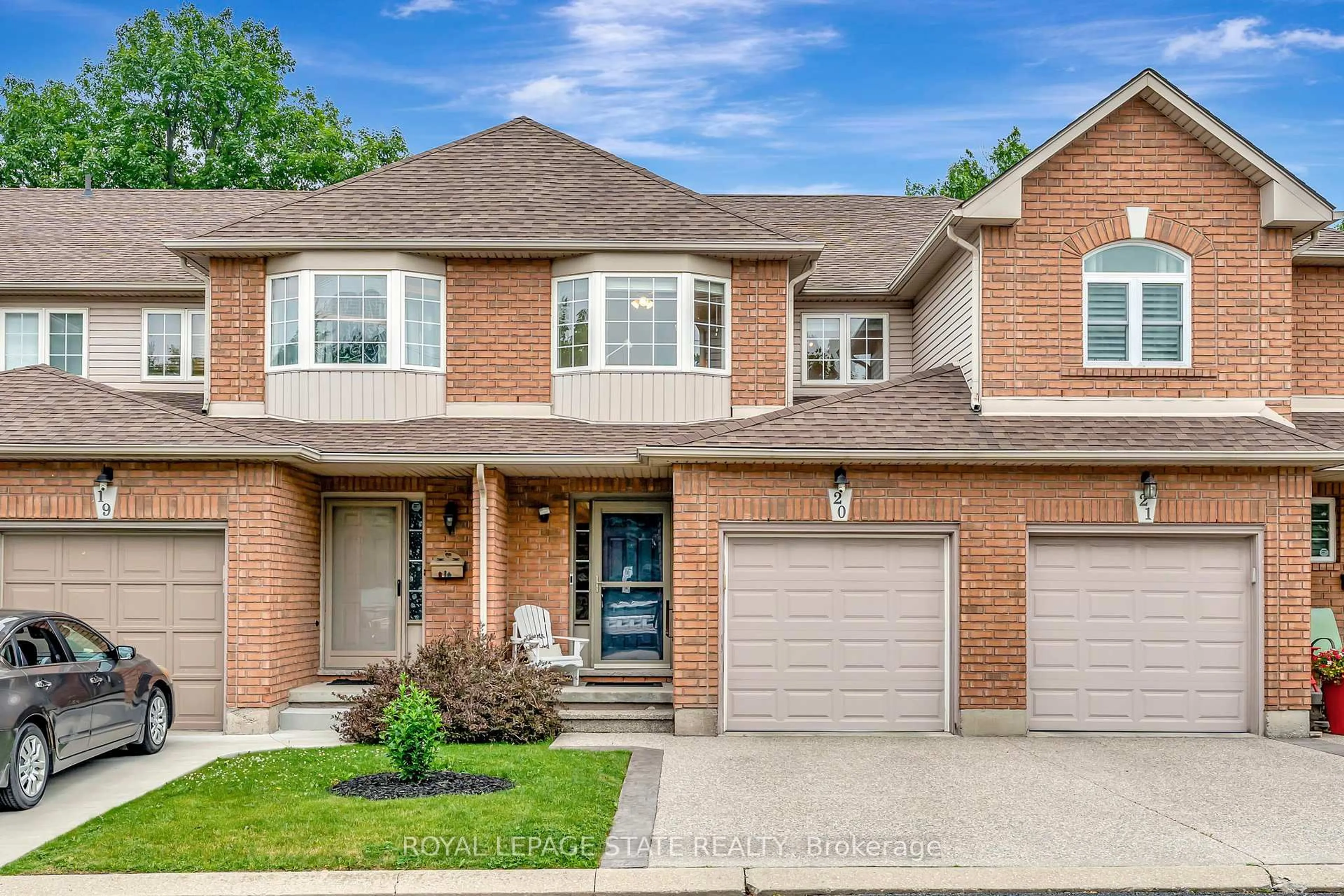 Home with brick exterior material, street for 348 Highland Rd #20, Hamilton Ontario L8J 3W5