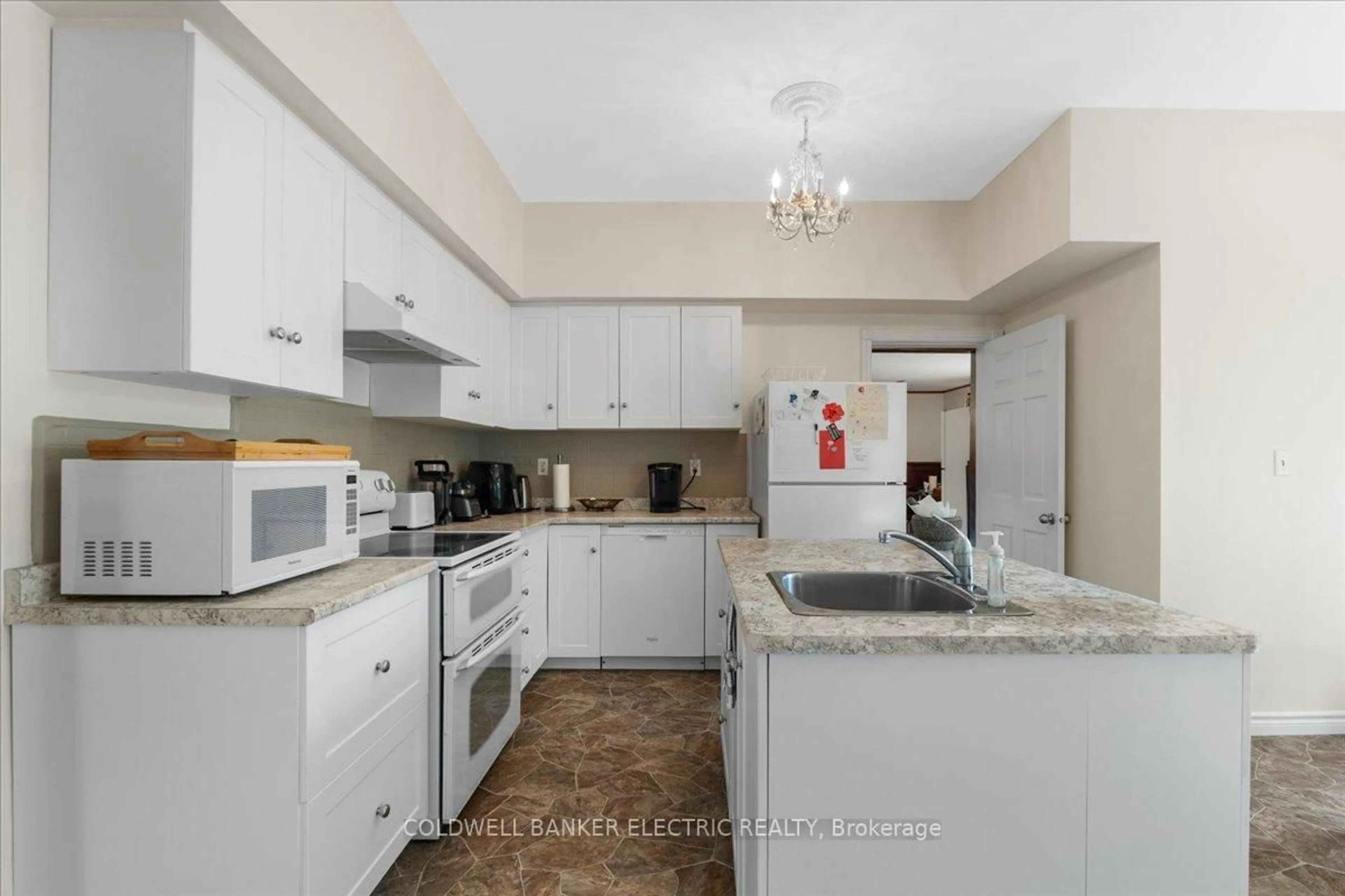 Standard kitchen, ceramic/tile floor for 79 Doxsee Ave, Trent Hills Ontario K0L 1L0