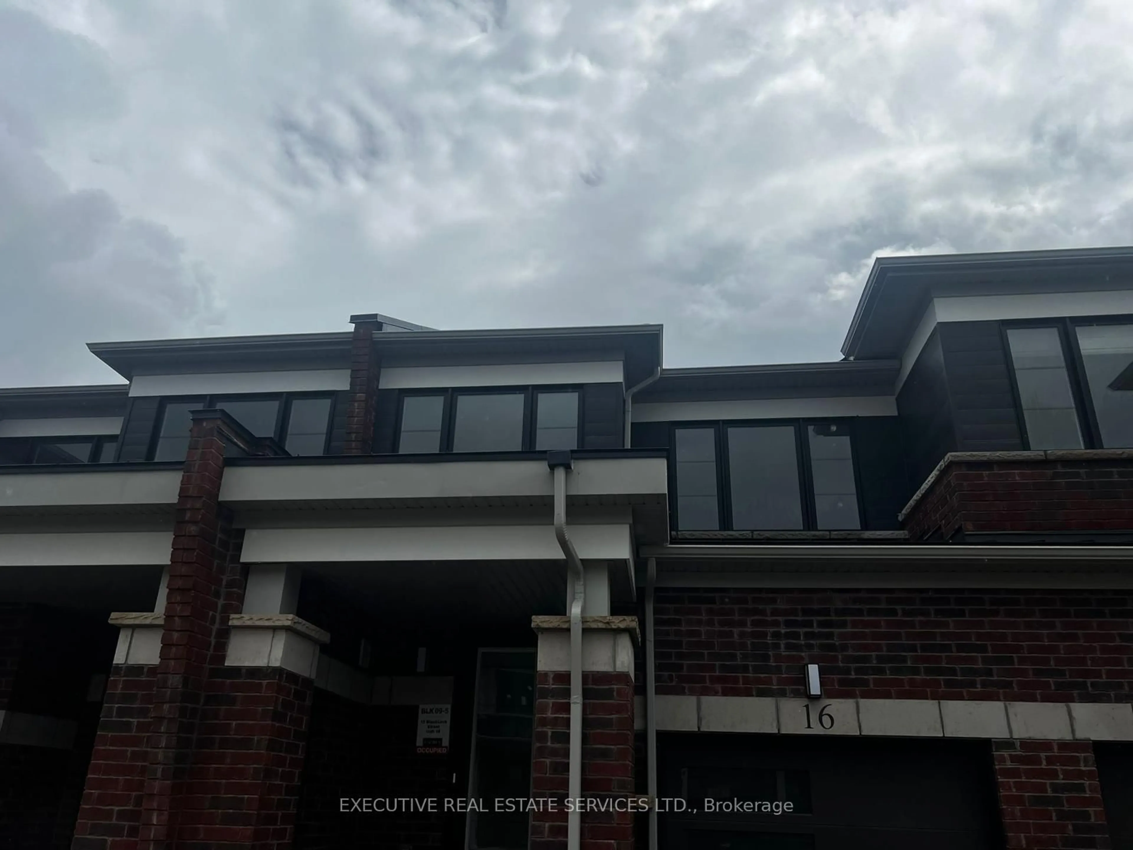Home with brick exterior material, building for 15 Blacklock St #16, Cambridge Ontario N1S 0E1