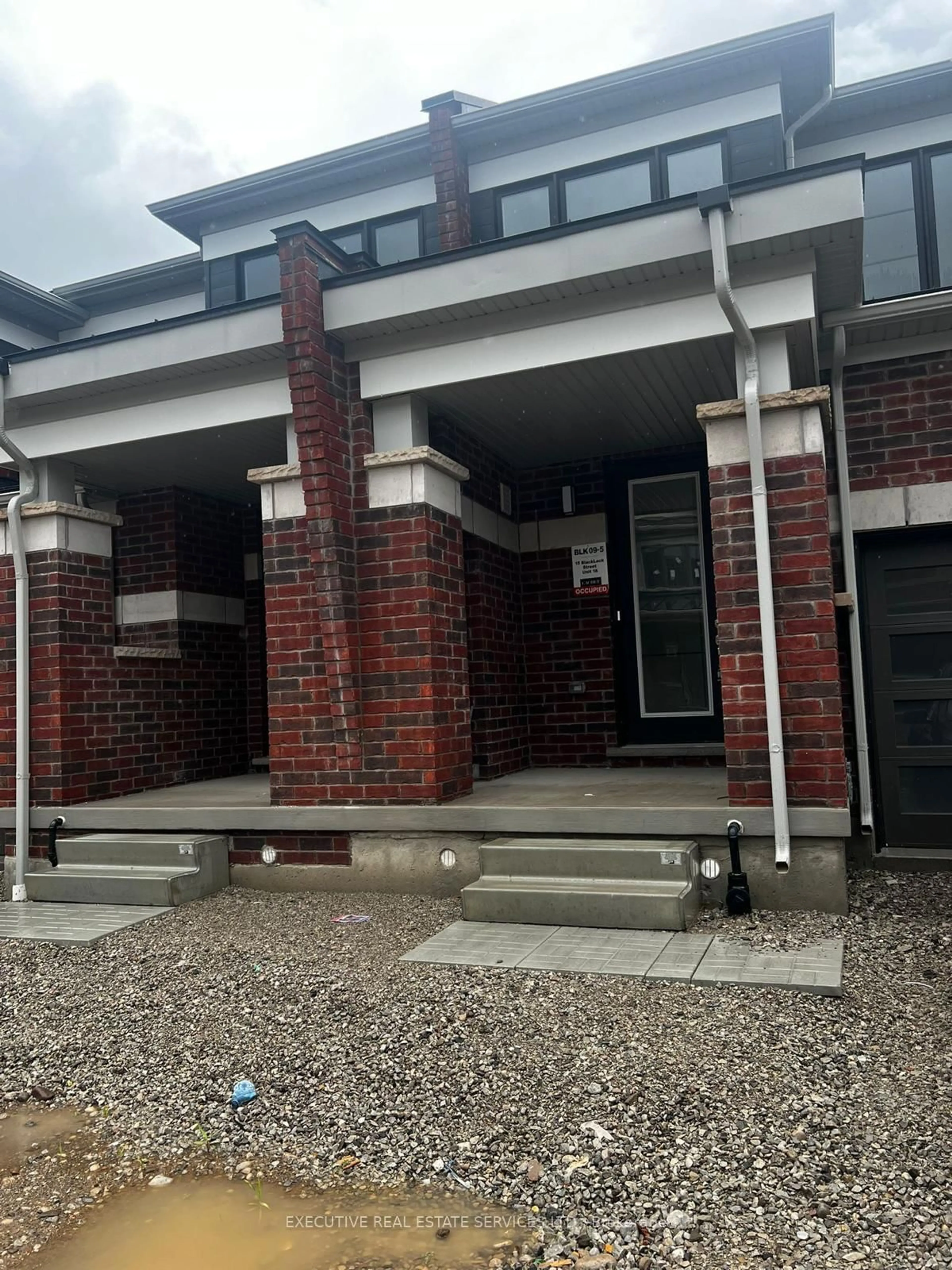 Home with brick exterior material, building for 15 Blacklock St #16, Cambridge Ontario N1S 0E1
