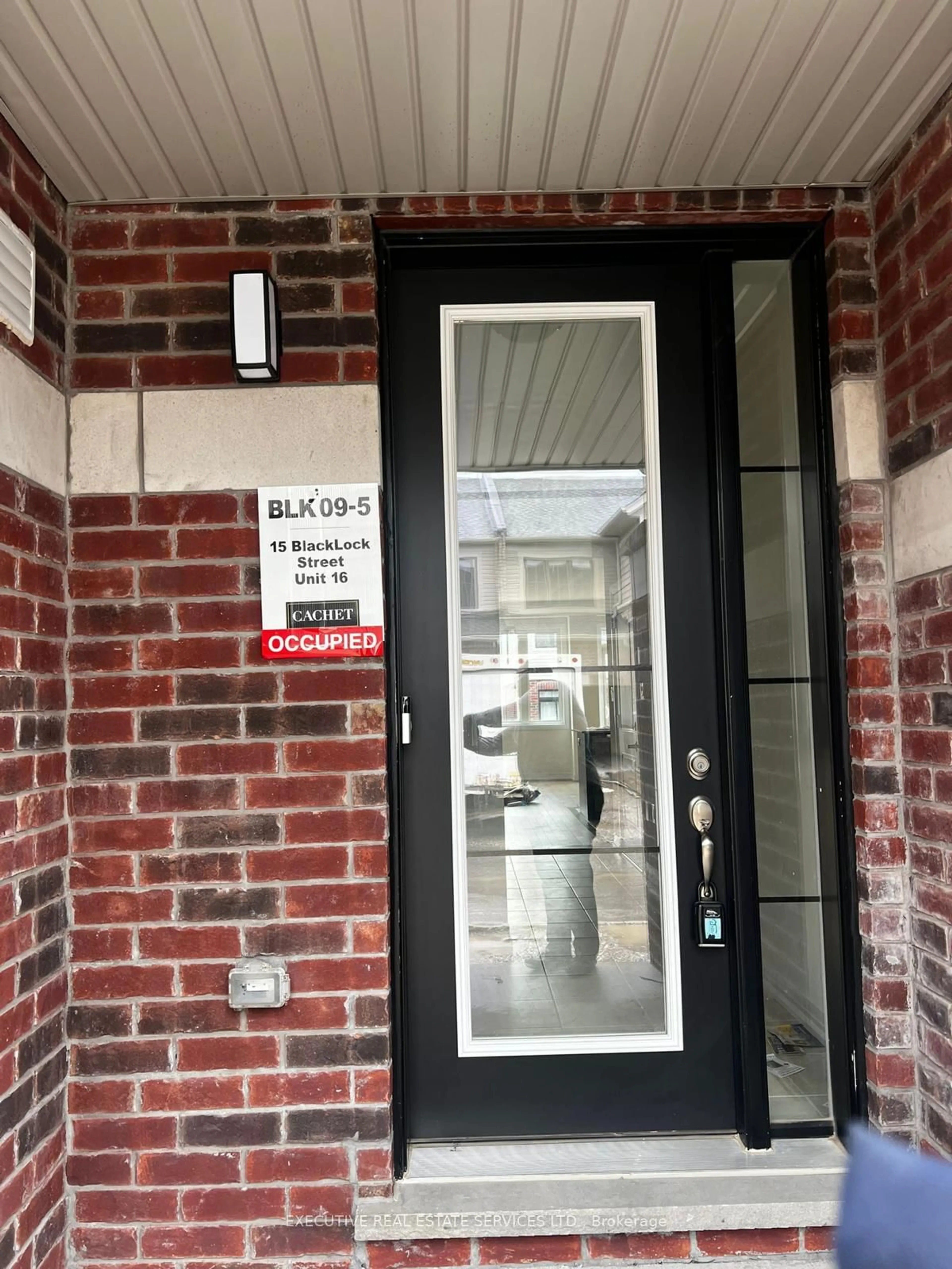 Indoor entryway for 15 Blacklock St #16, Cambridge Ontario N1S 0E1