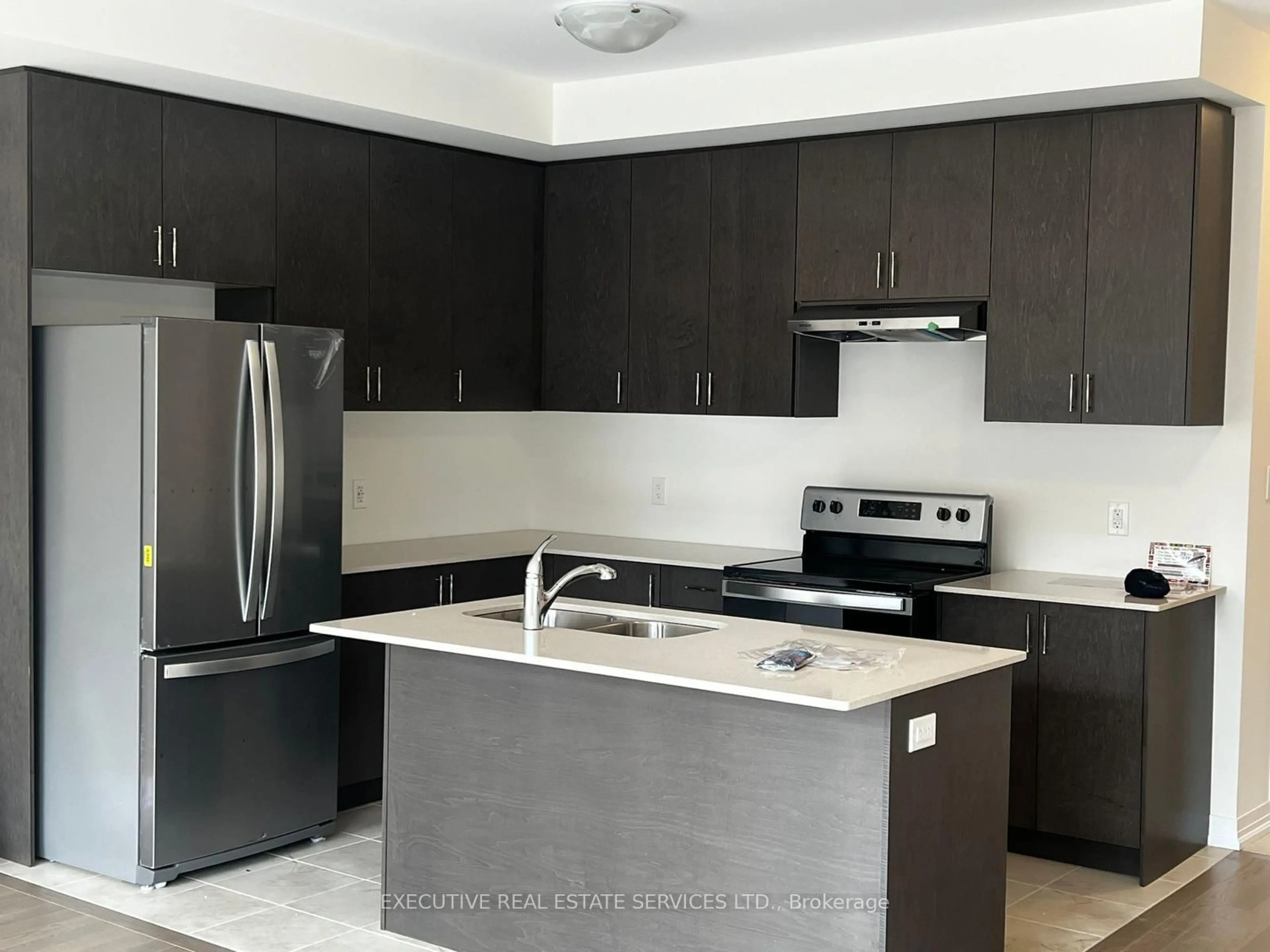 Standard kitchen, unknown for 15 Blacklock St #16, Cambridge Ontario N1S 0E1