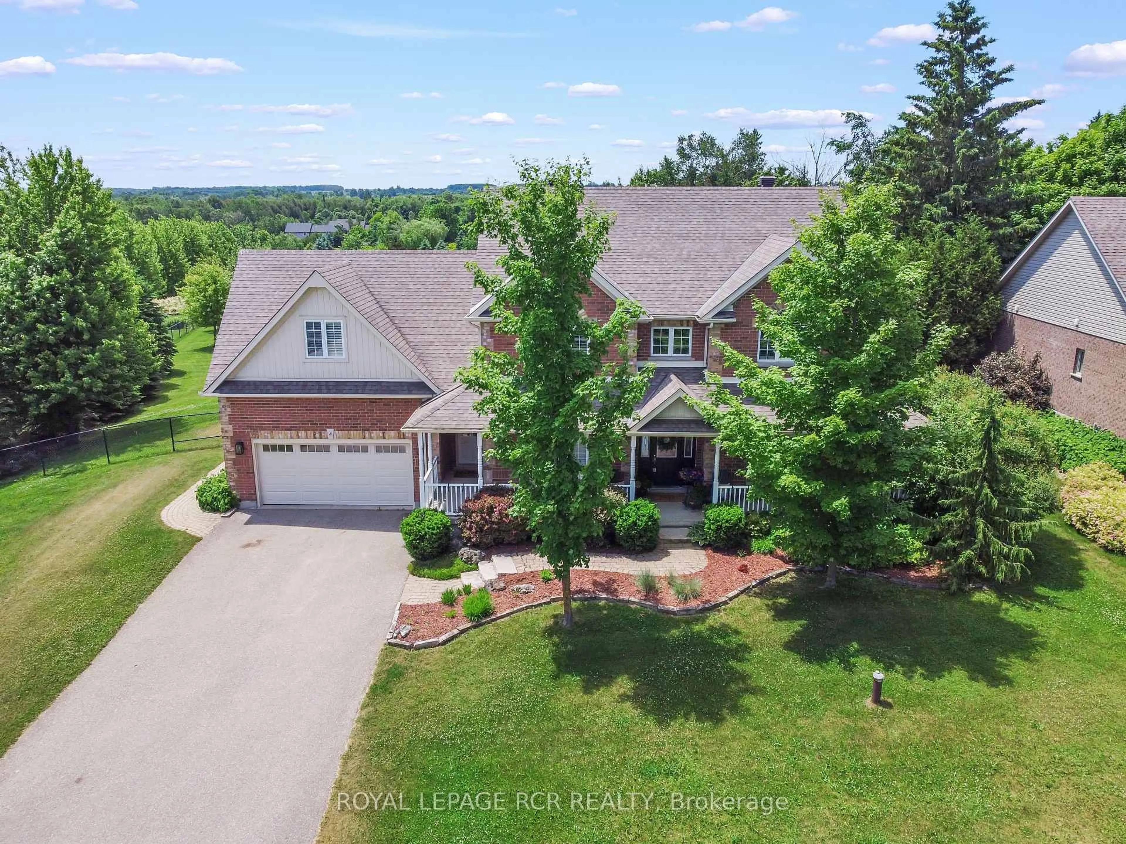 A pic from outside/outdoor area/front of a property/back of a property/a pic from drone, unknown for 8 Madill Dr, Mono Ontario L9W 6G3
