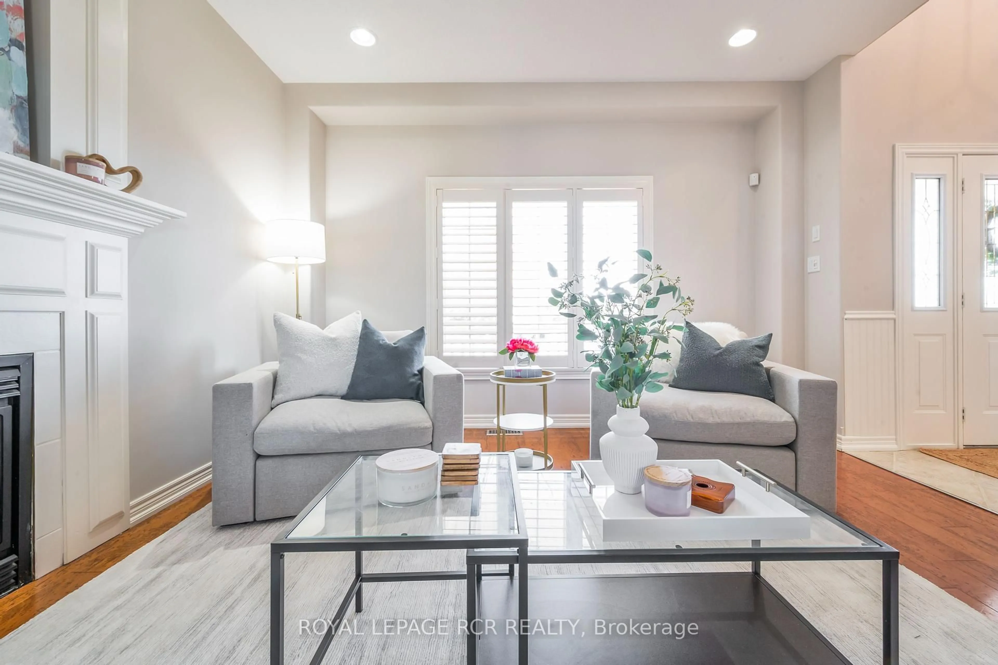 Living room with furniture, unknown for 8 Madill Dr, Mono Ontario L9W 6G3