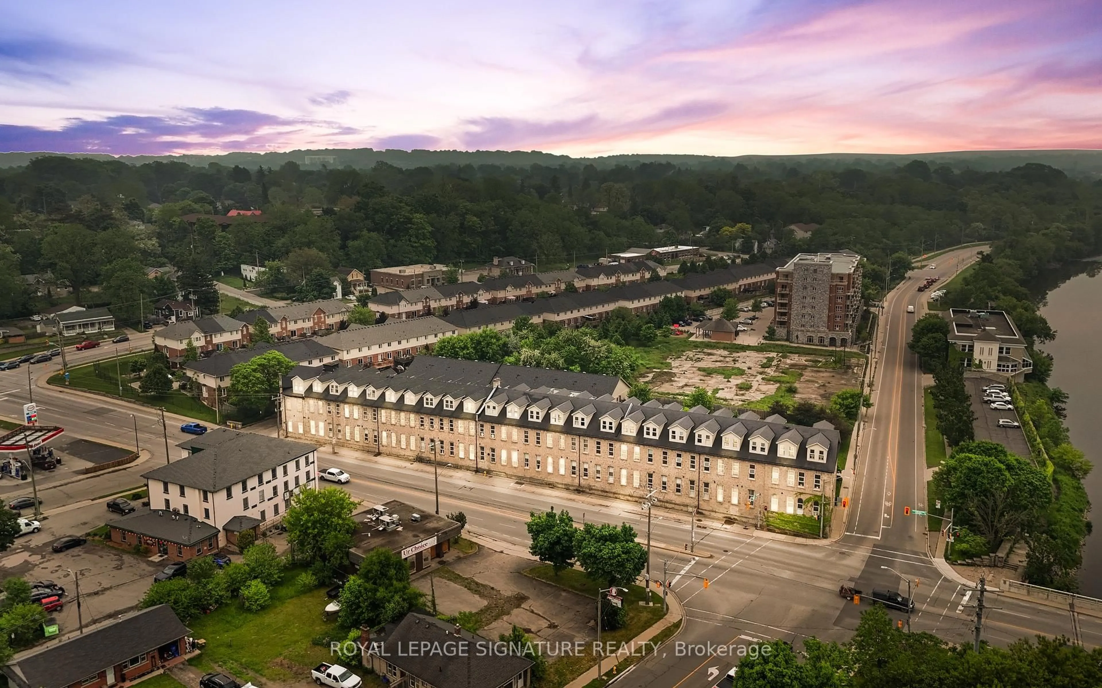 A pic from outside/outdoor area/front of a property/back of a property/a pic from drone, unknown for 25 Concession St #215, Cambridge Ontario N1R 2G6