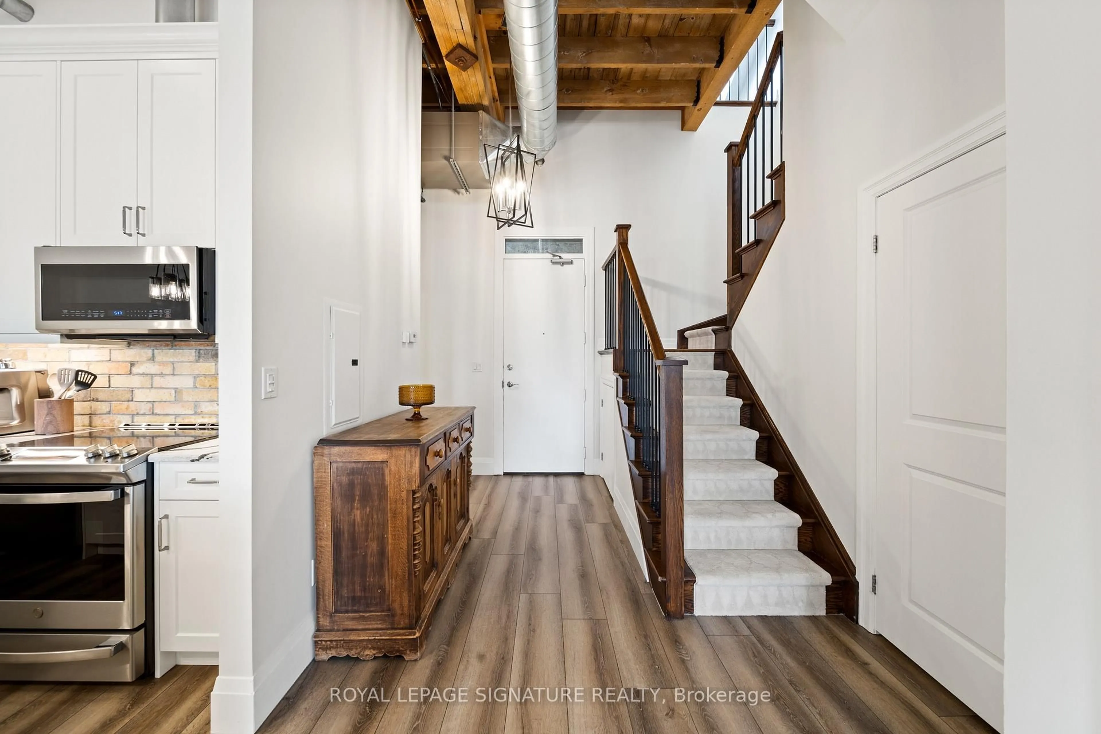 Indoor entryway for 25 Concession St #215, Cambridge Ontario N1R 2G6