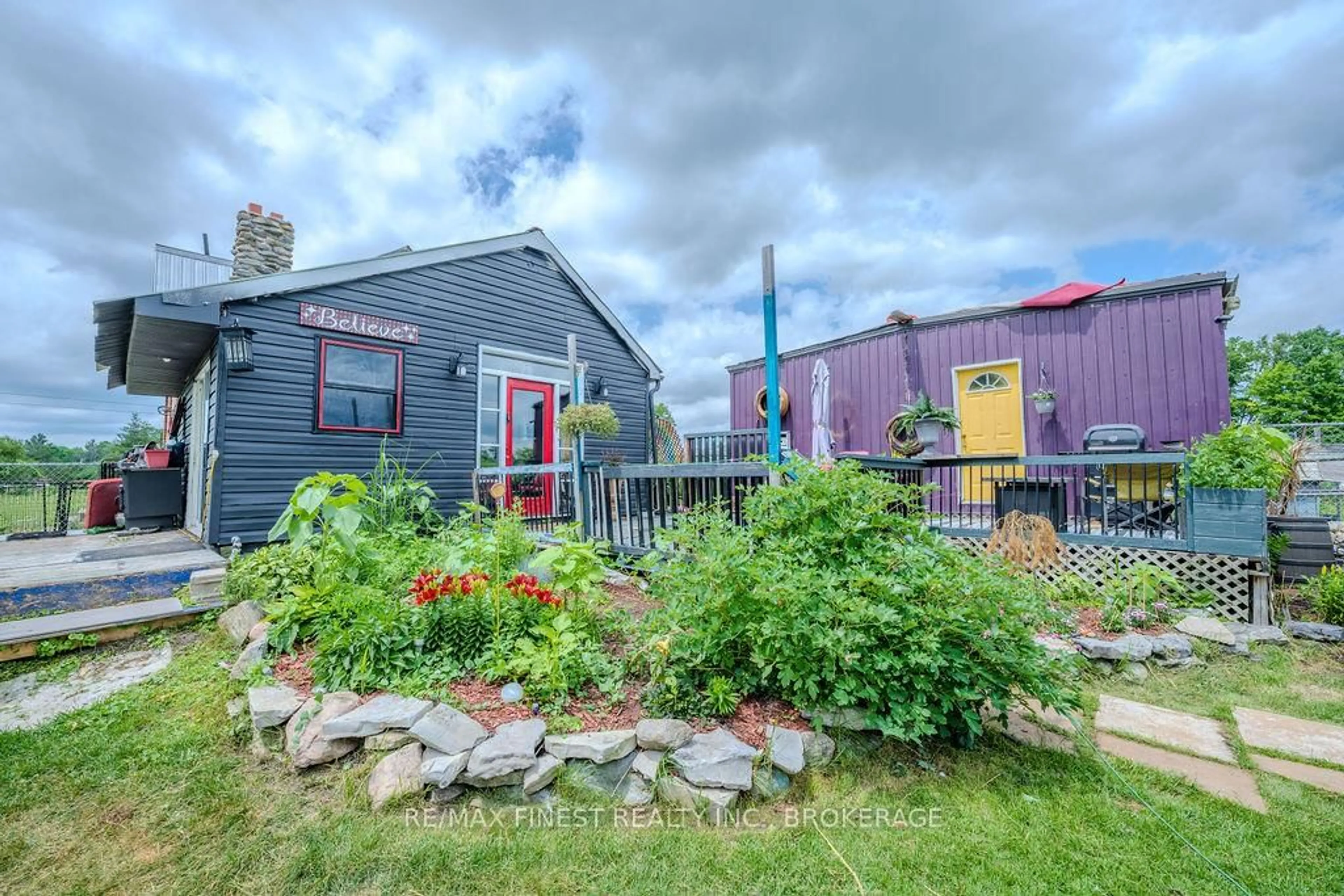 Patio, street for 142 Cooks Rd, Greater Napanee Ontario K0K 2W0