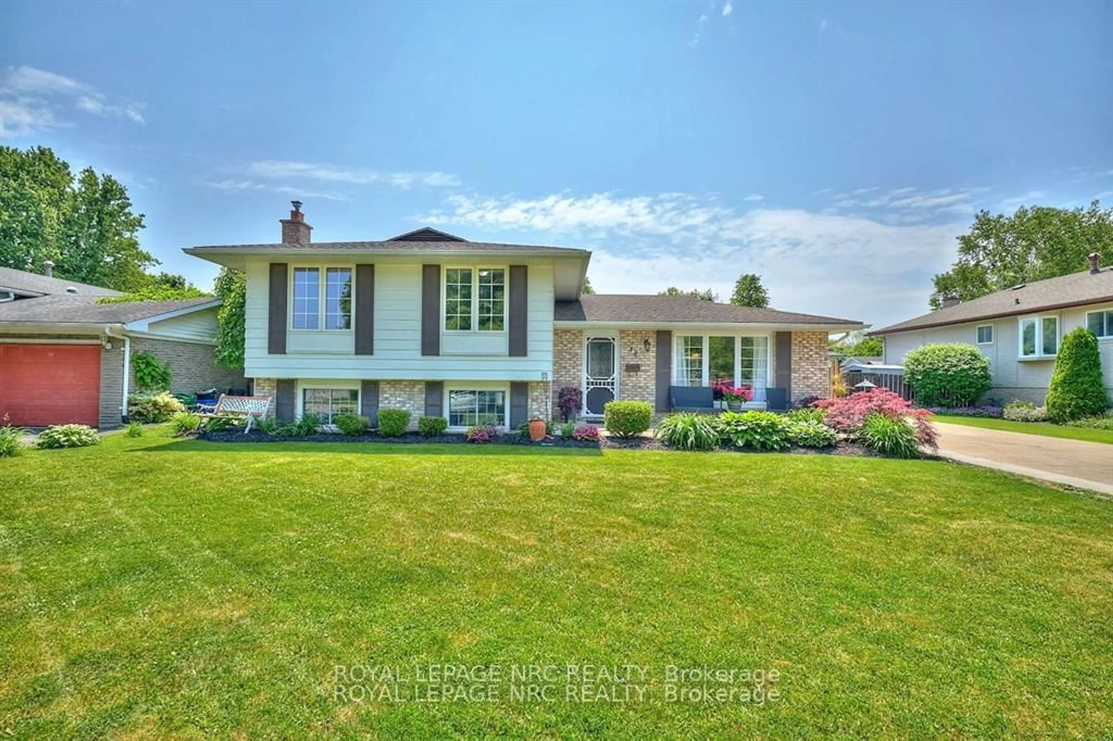 Home with vinyl exterior material, water/lake/river/ocean view for 48 McGill St, Welland Ontario L3C 3L3