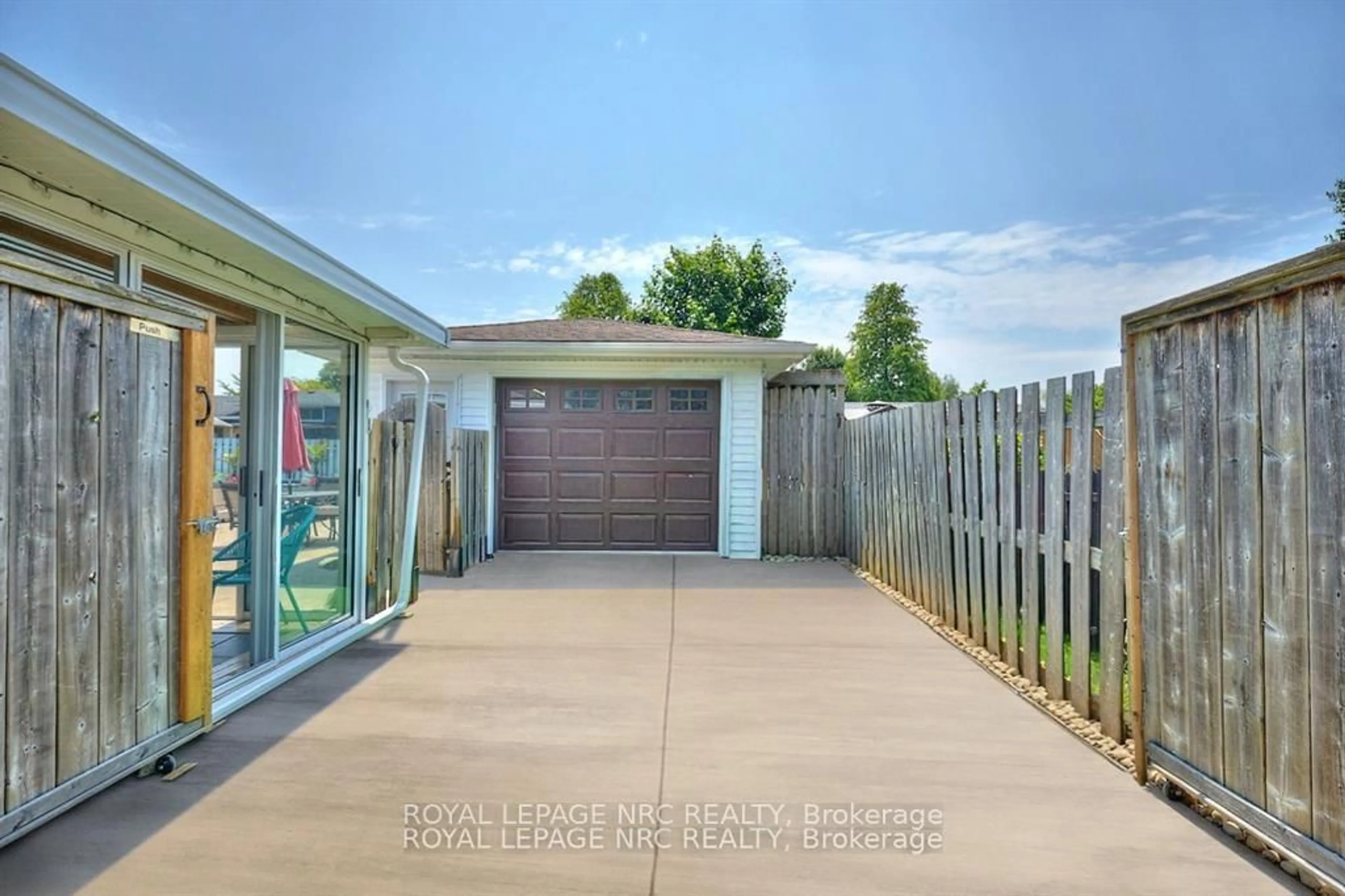 Indoor garage for 48 McGill St, Welland Ontario L3C 3L3