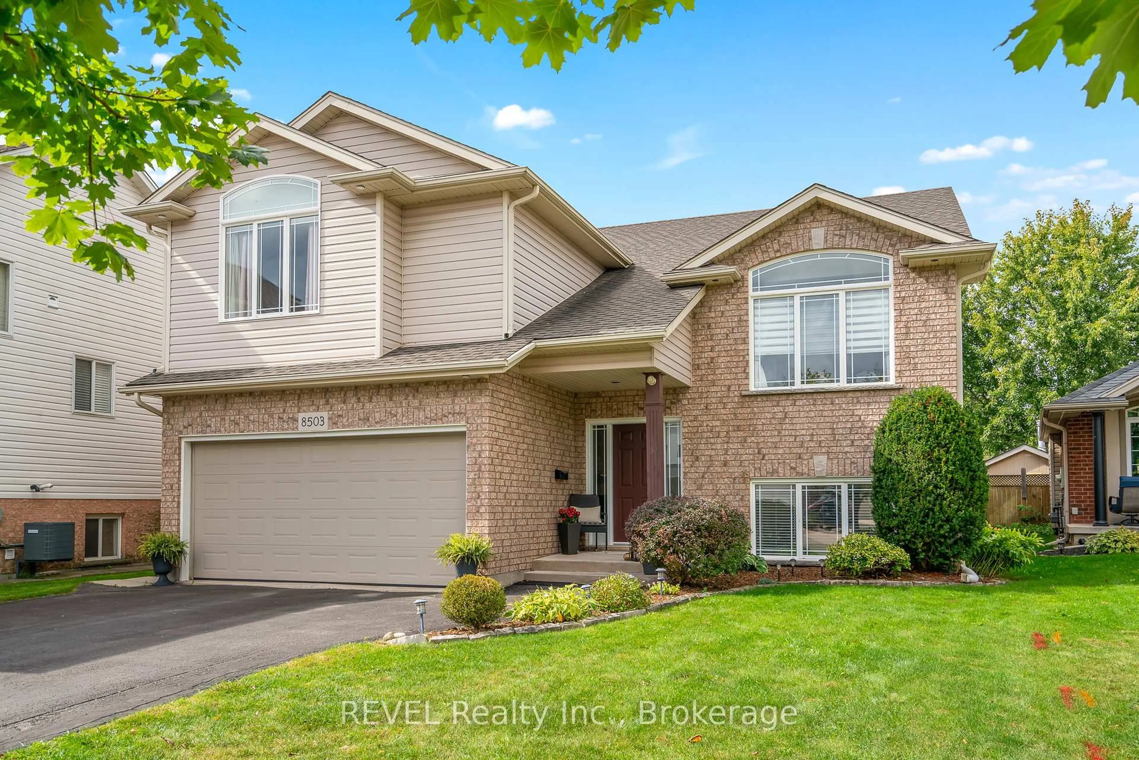 Home with brick exterior material, street for 8503 Greenfield Cres, Niagara Falls Ontario L2H 3J8